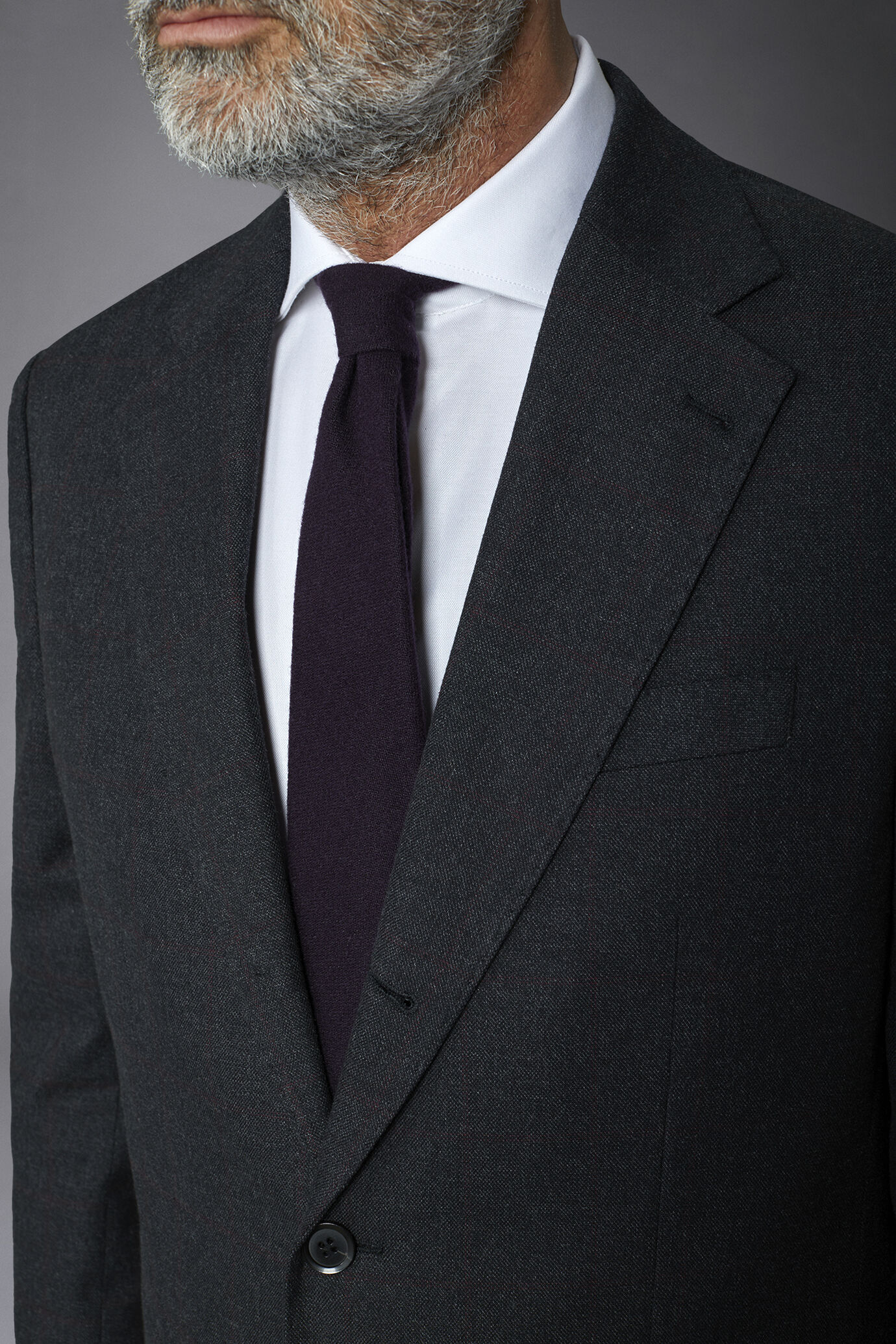 Einreihiger karierter Anzug aus Wollstoff in normaler Passform image number 3