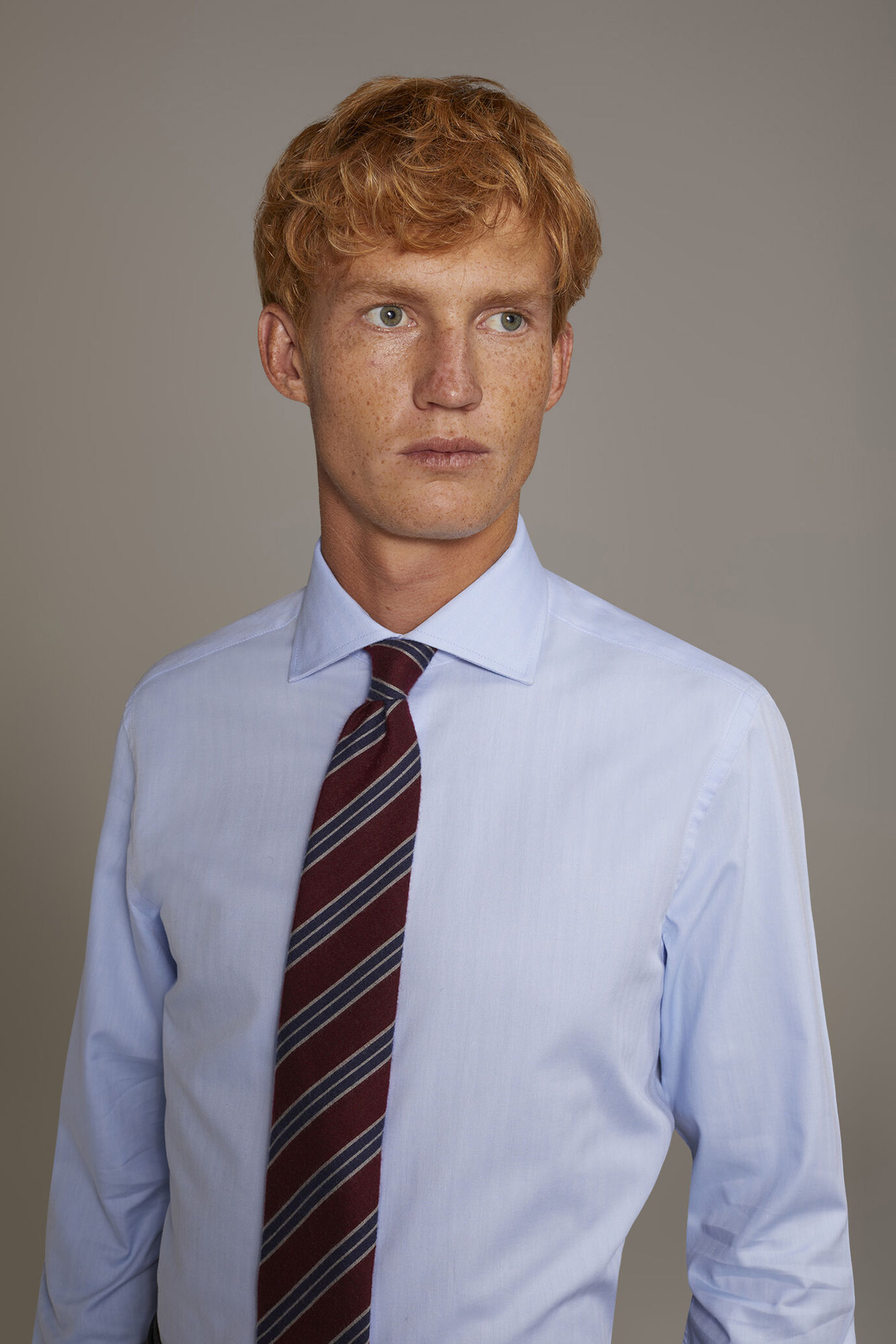 Camicia classica collo francese slim fit tessuto spigato image number 1