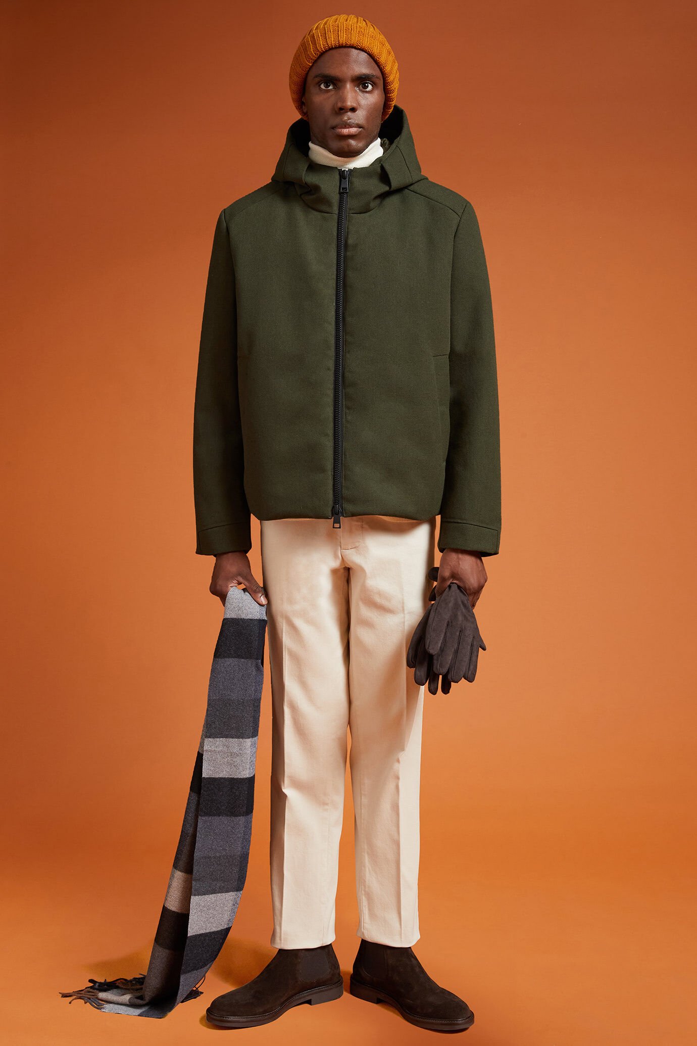 Gefütterte Herrenjacke aus technischem Gewebe mit verstellbarer Kapuze in Übergröße image number 1