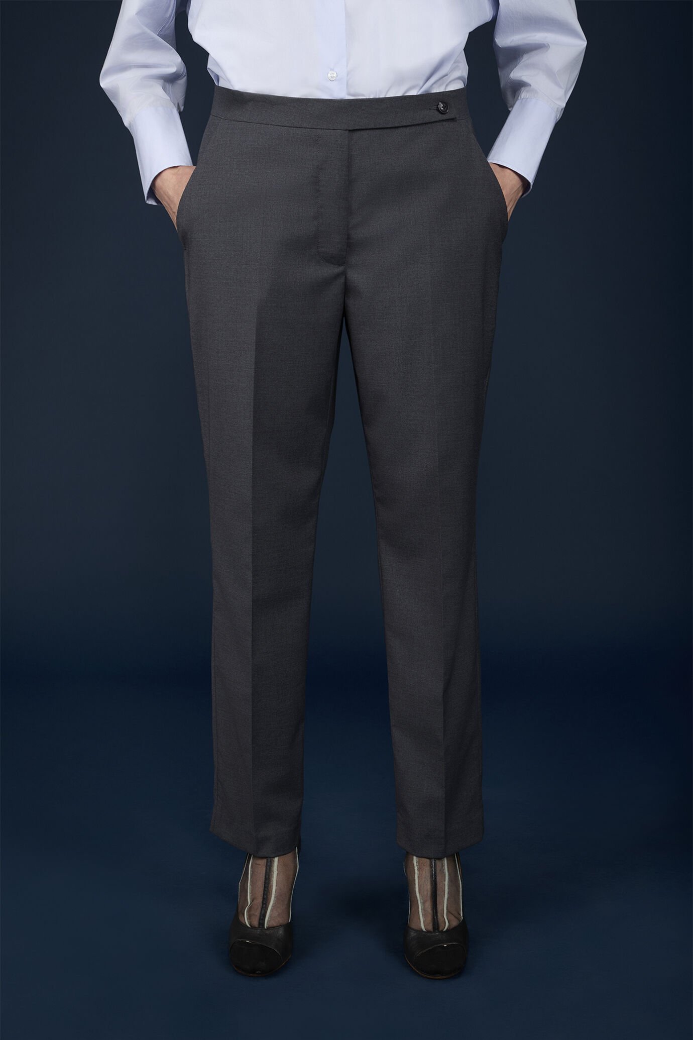 Pantalon chino pour femme avec rabat à la taille image number 1