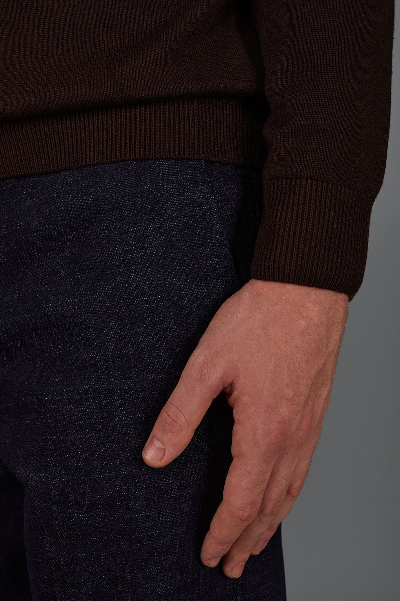 Polo pour homme tricot&eacute; coupe classique image number 3