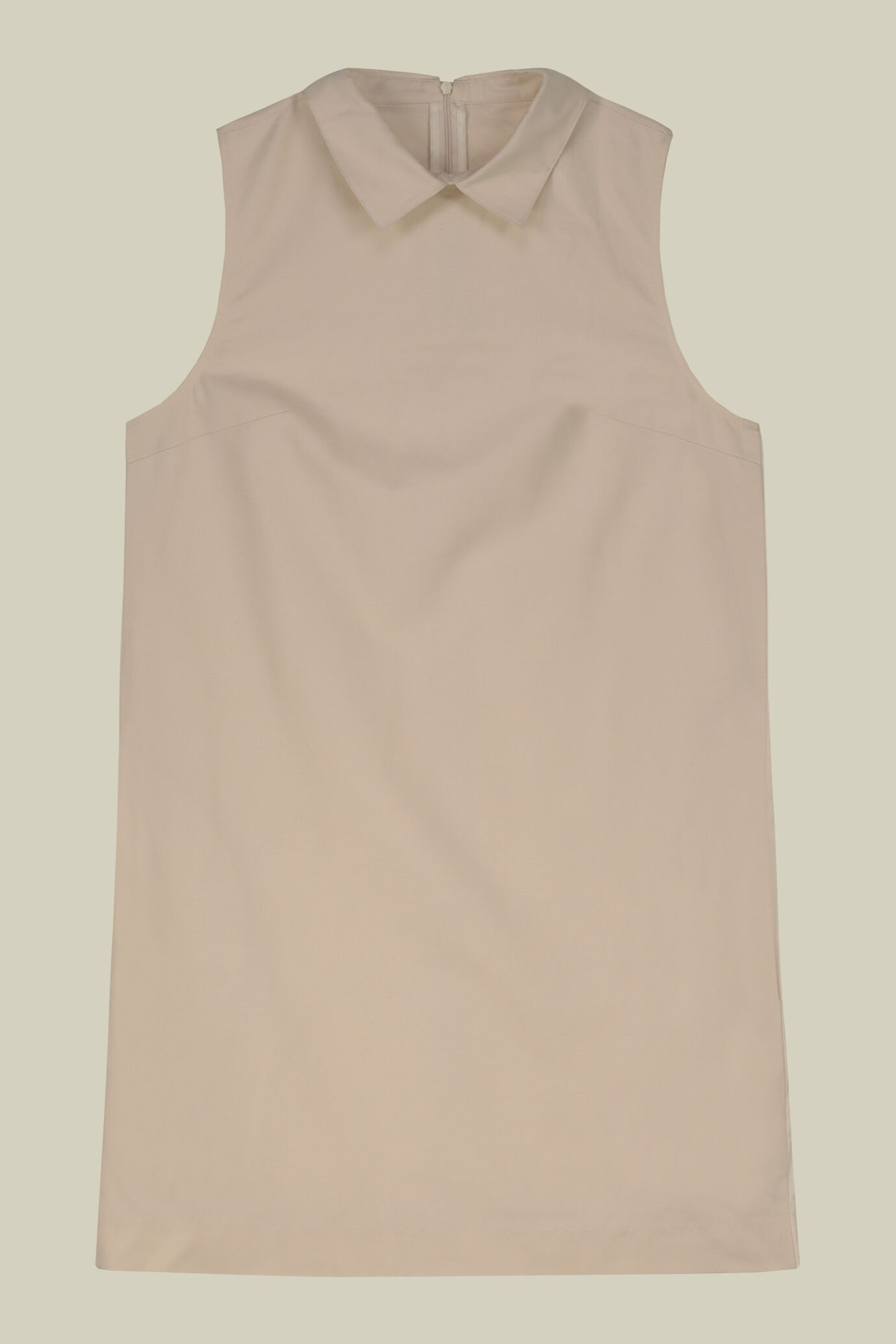 Short sleeveless dress with baby collar