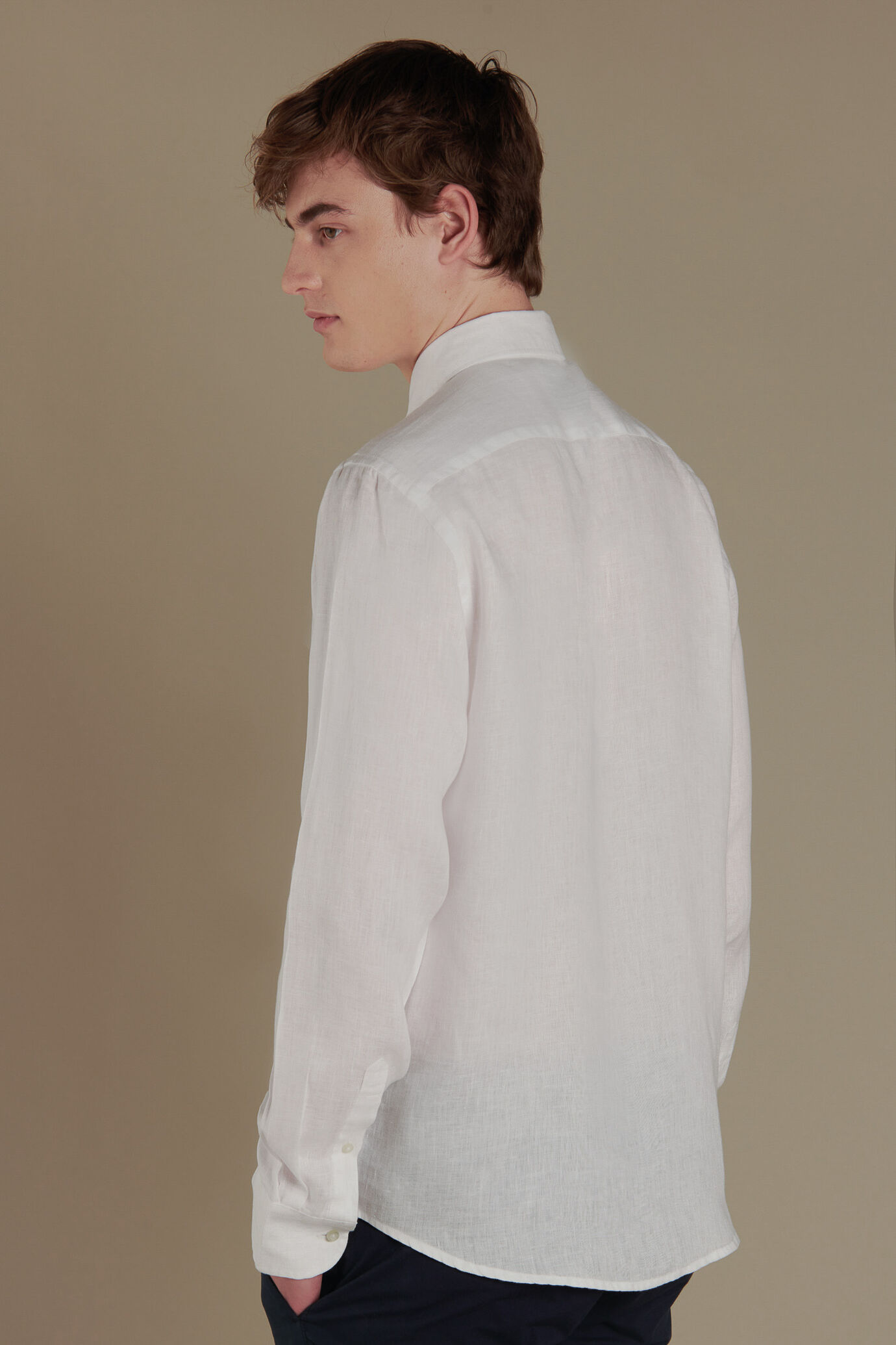 Camicia casual uomo collo francese 100% lino image number 2