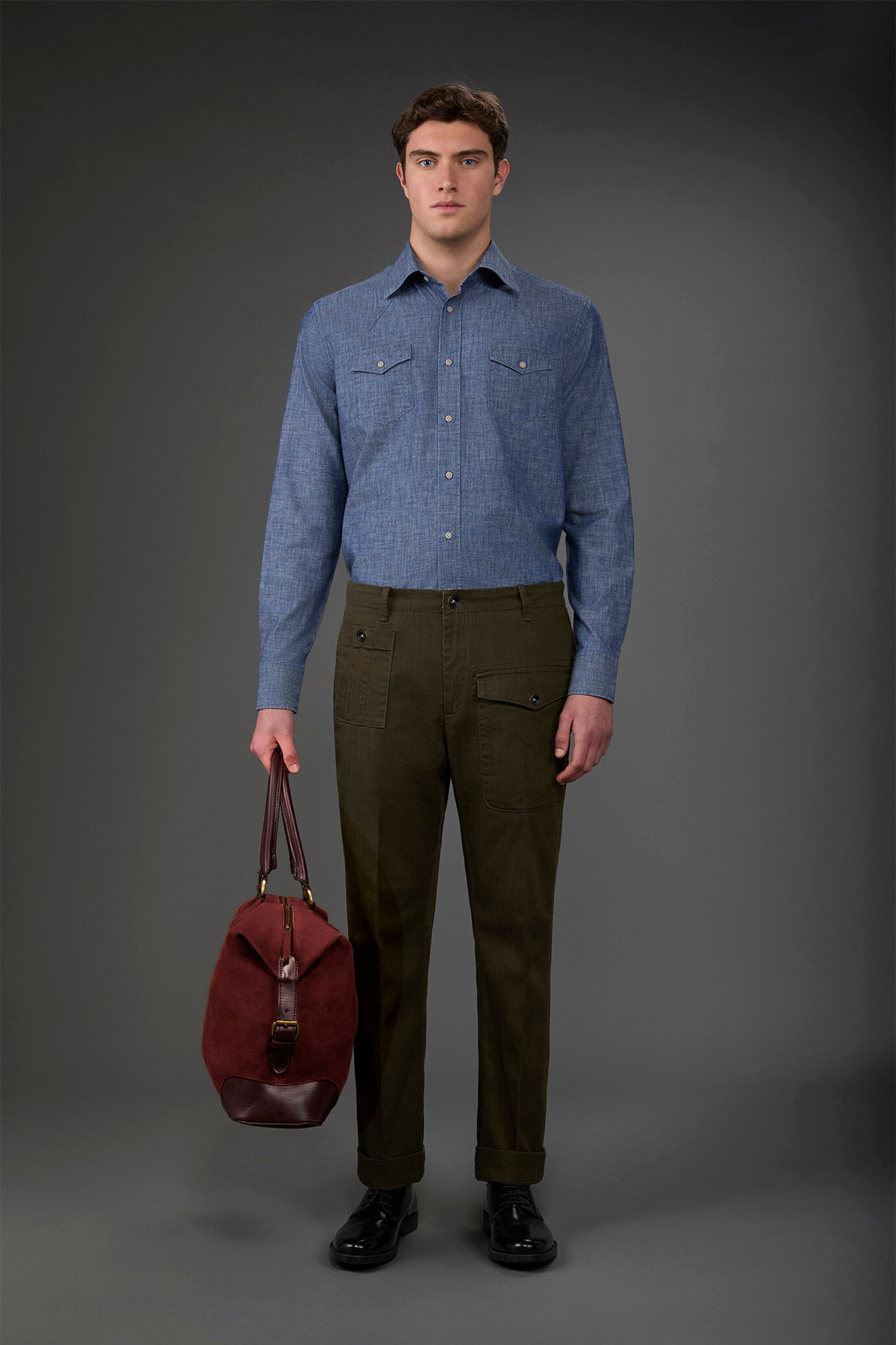 Herrenhose im Worker-Style aus diagonalem Gewebe in normaler Passform
