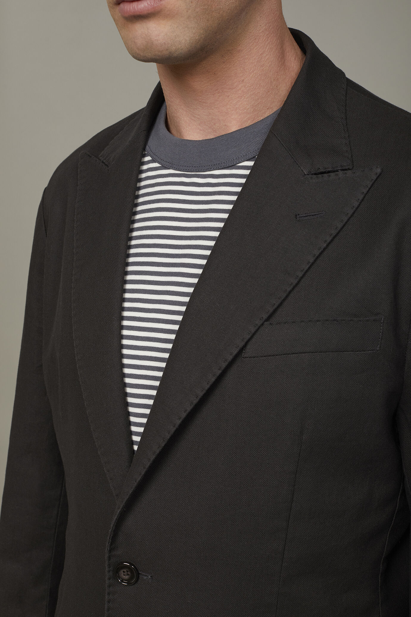 Veste homme à simple boutonnage, non doublée, en lin et coton, avec revers en pointe, coupe régulière image number 3