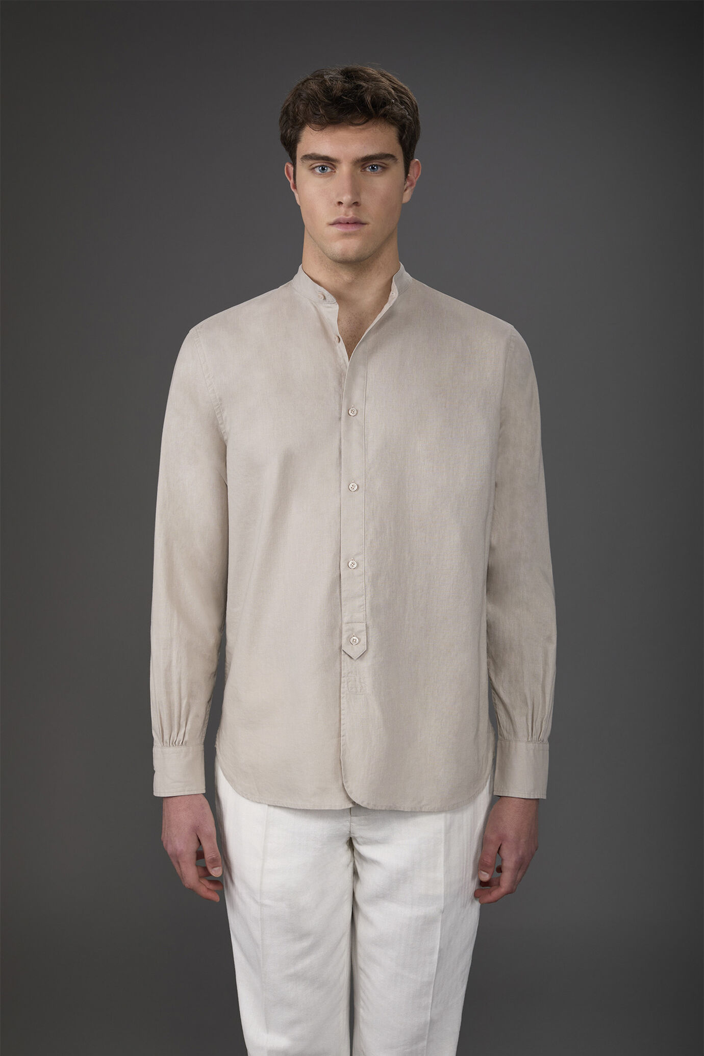 Casual men's shirt with mandarin collar and half button fastening, washed linen and cotton fabric image number 0