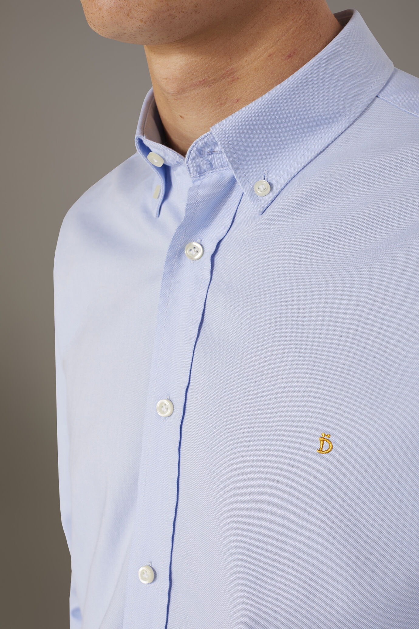 Gewaschenes Button-Down-Hemd aus ultraleichtem Oxford-Stoff in Komfort-Passform image number 1