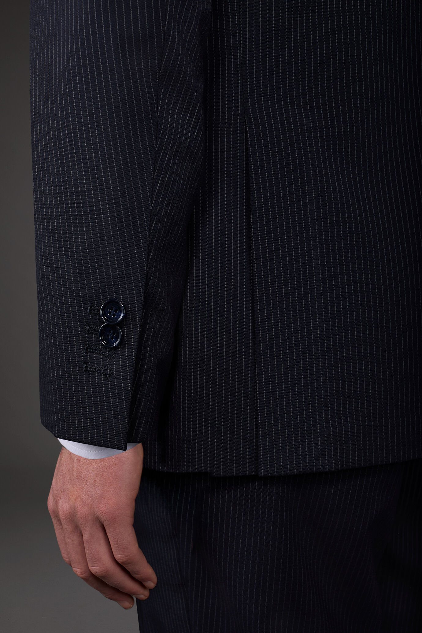 Single-breasted men's suit with flat front trousers in a pinstripe fabric image number 3