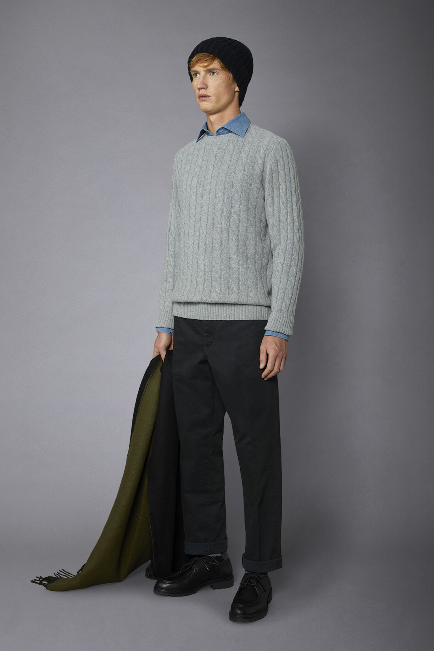Pullover mit geflochtenem Rundhalsausschnitt aus Lammwollmischung regular fit image number 1