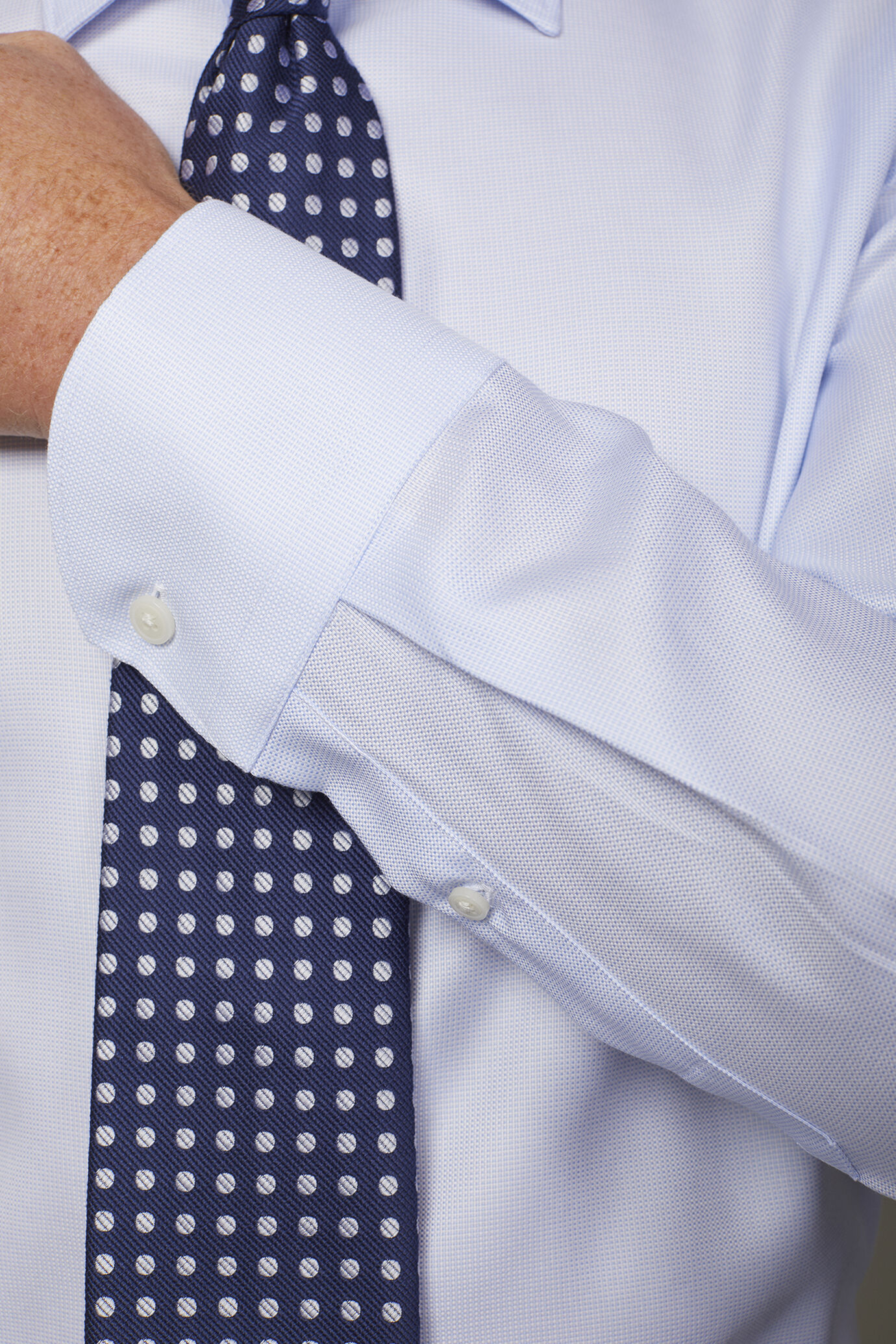Chemise homme à col classique en tissu armuré 100 % coton uni coupe régulière image number 4