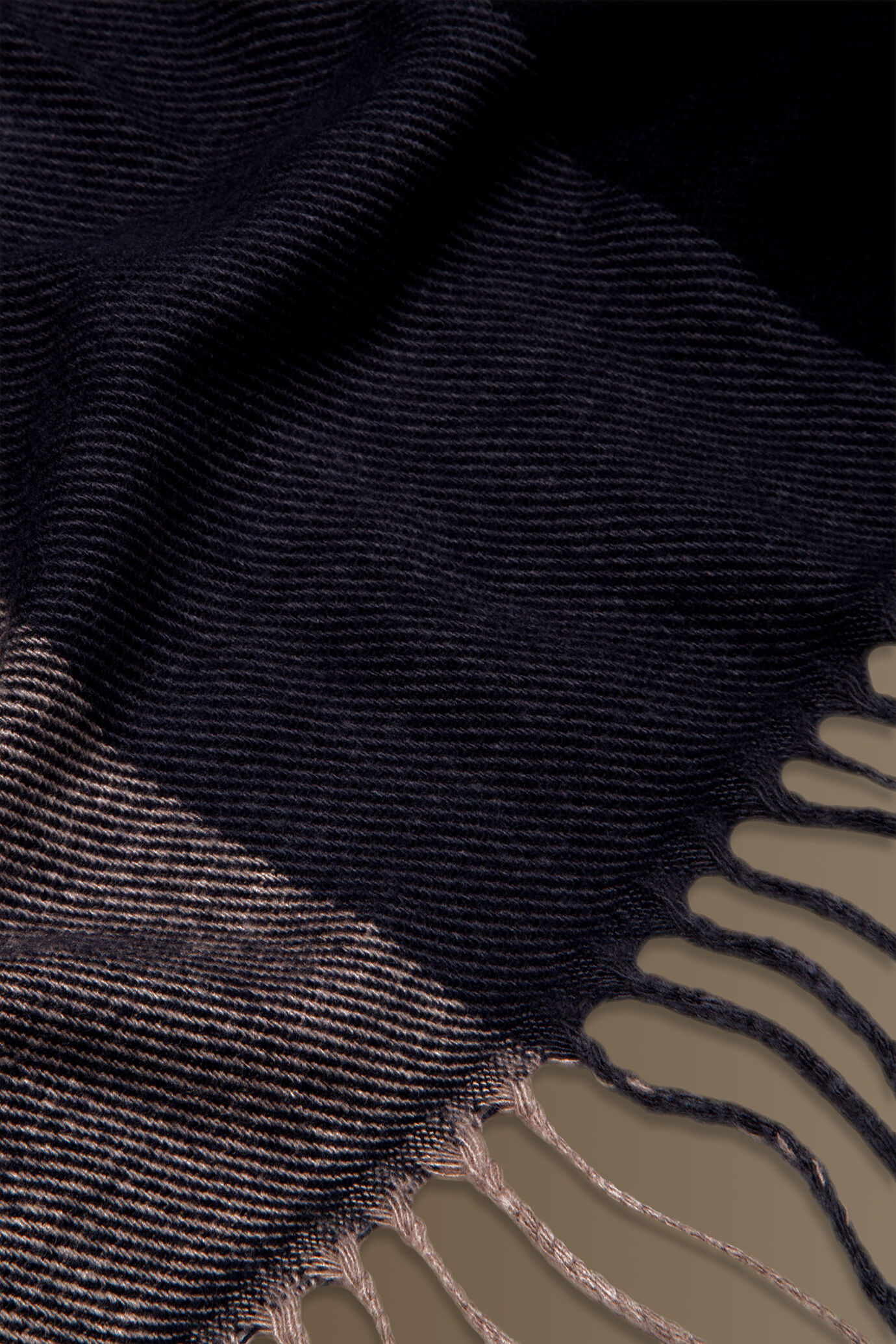 Pashmina tessuto a righe image number 1