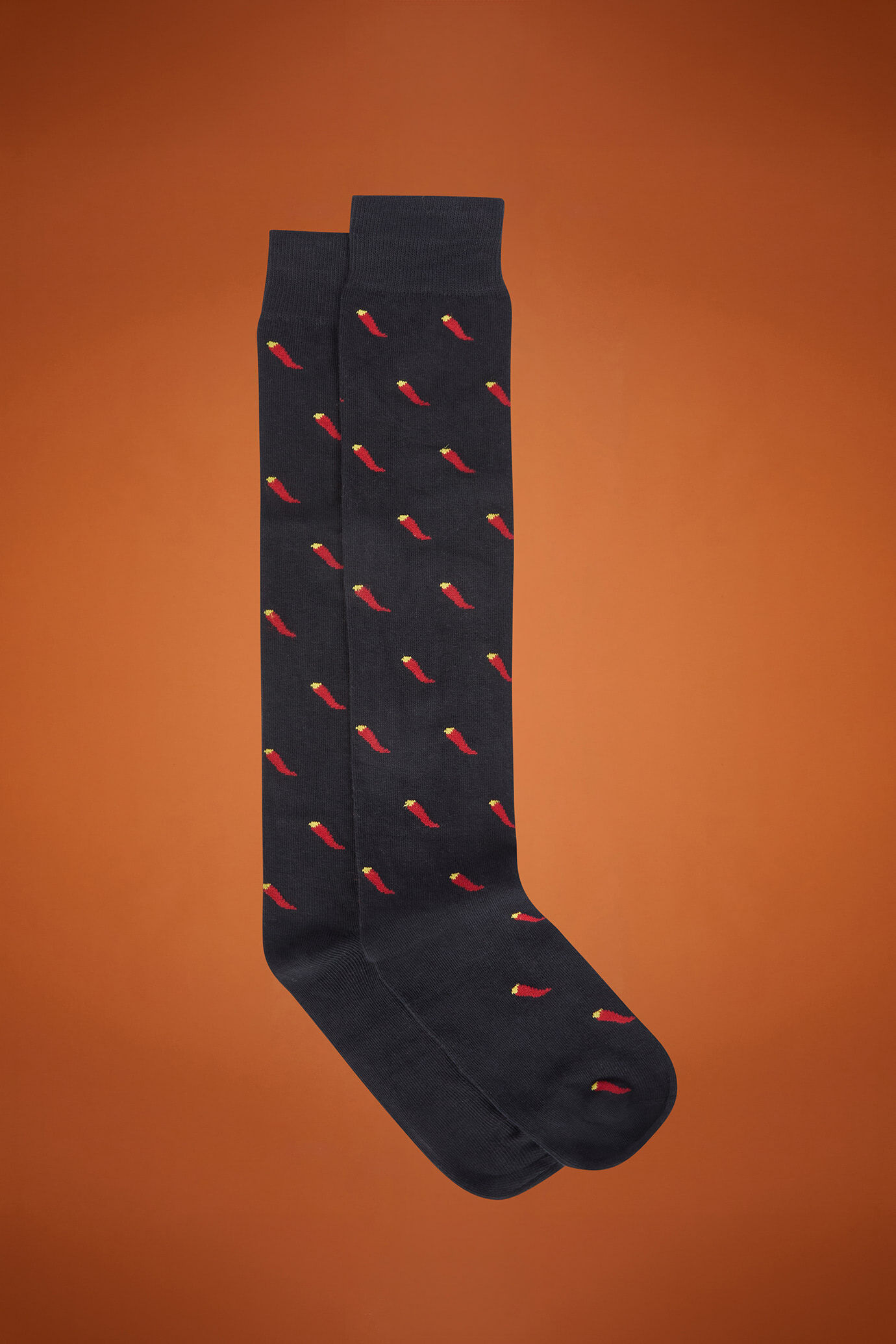 Men's long socks in stockinette stitch with a Christmas pattern, made in Italy image number 0
