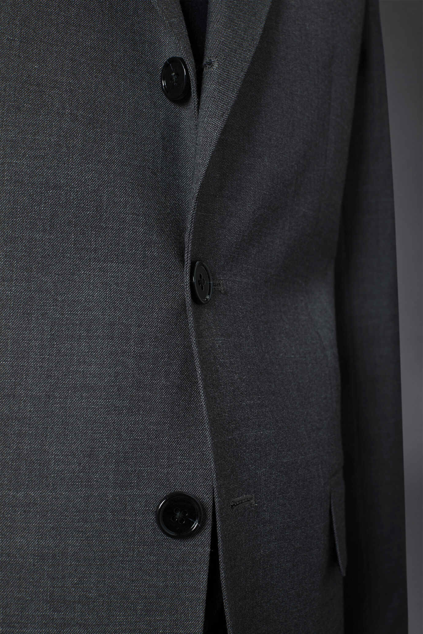 Men's regular fit single-breasted suit in grisaille fabric image number 4