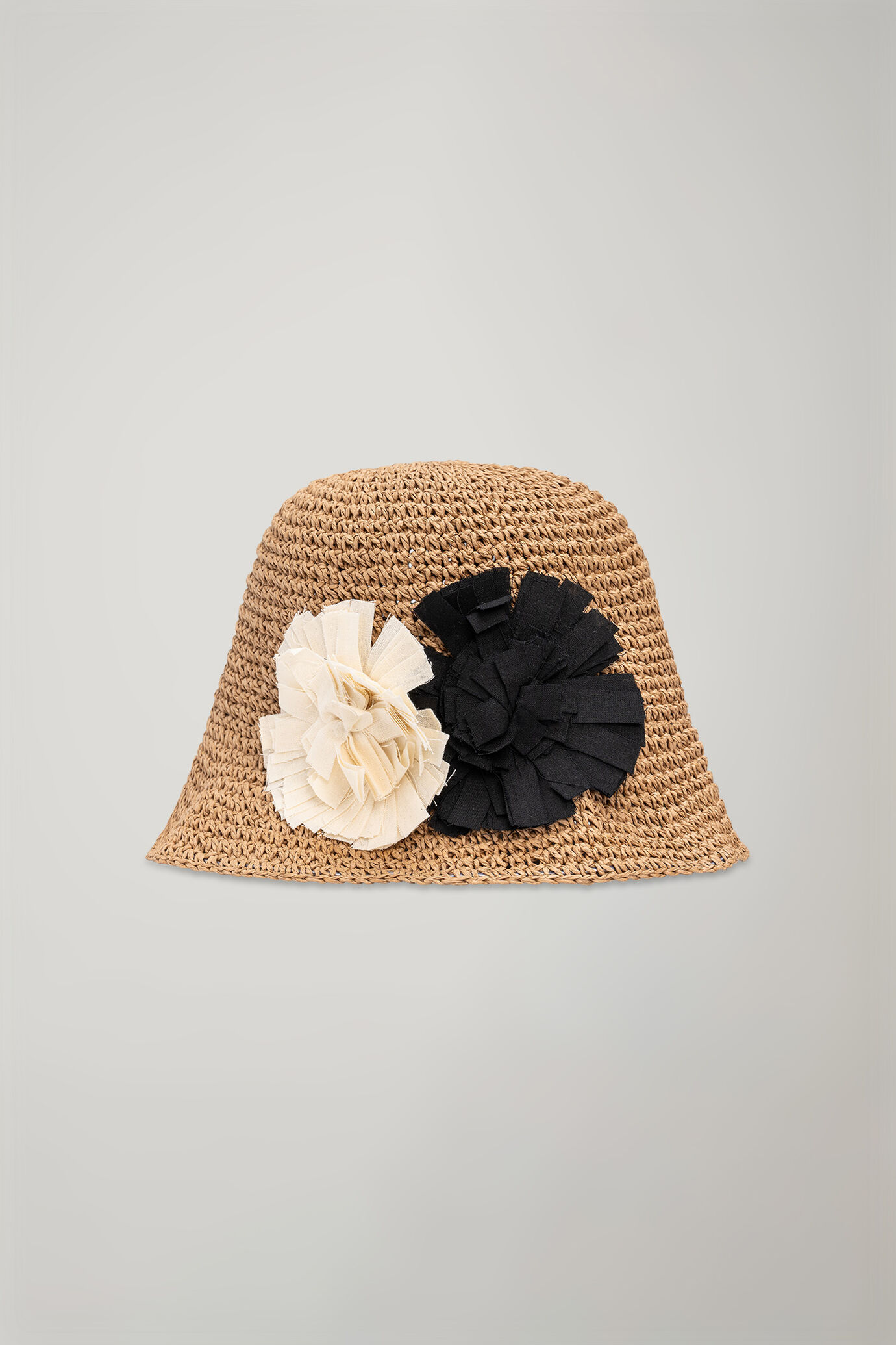 Women's hat in raffia