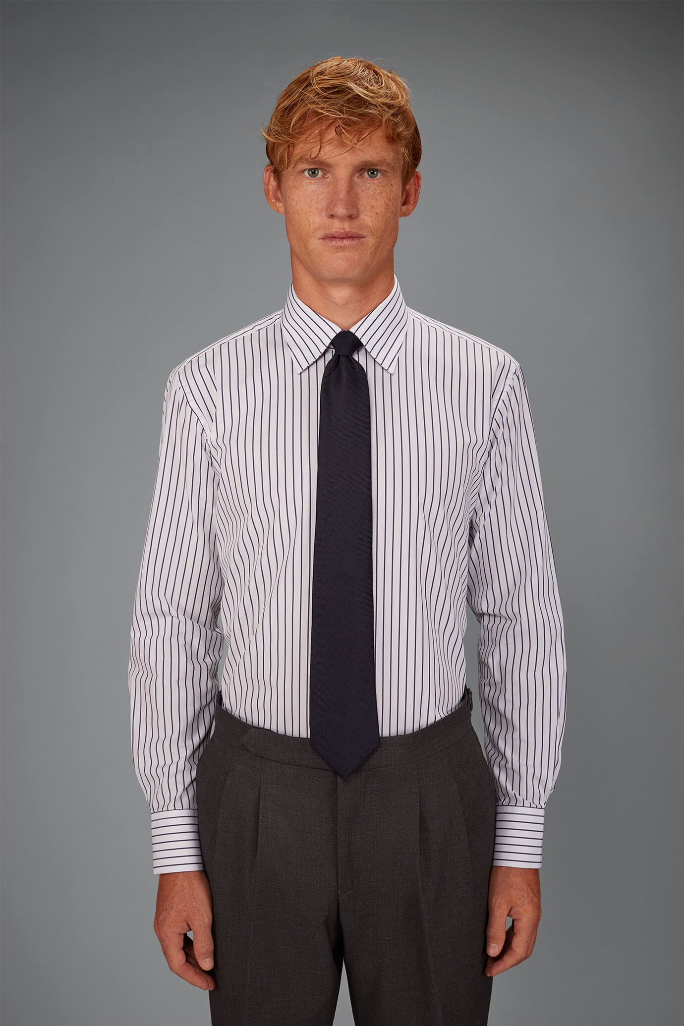Men&rsquo;s regular-fit shirt in 100% yarn-dyed cotton with wide stripes image number 1