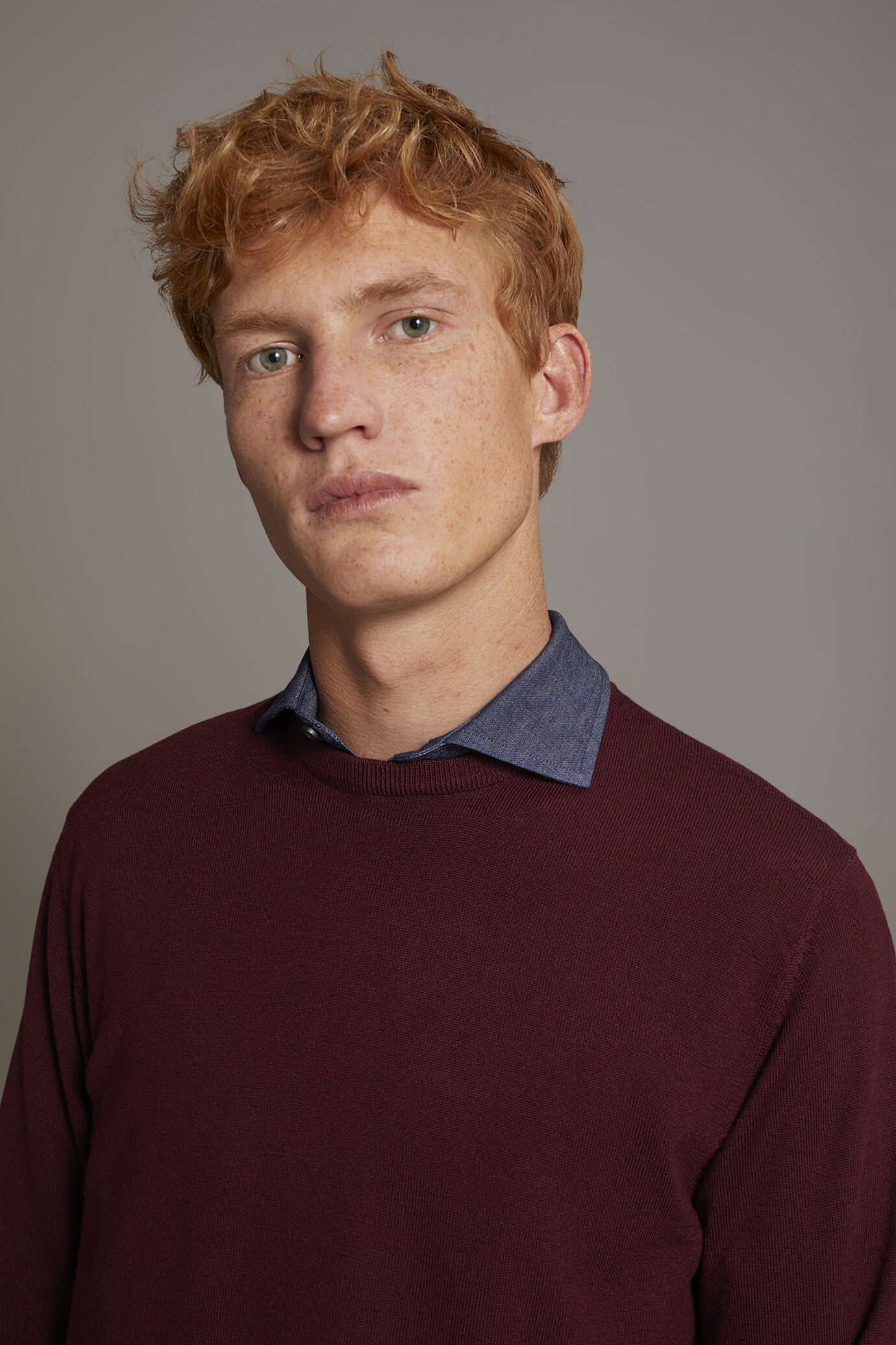 Round neck 100% merino wool sweater image number 2