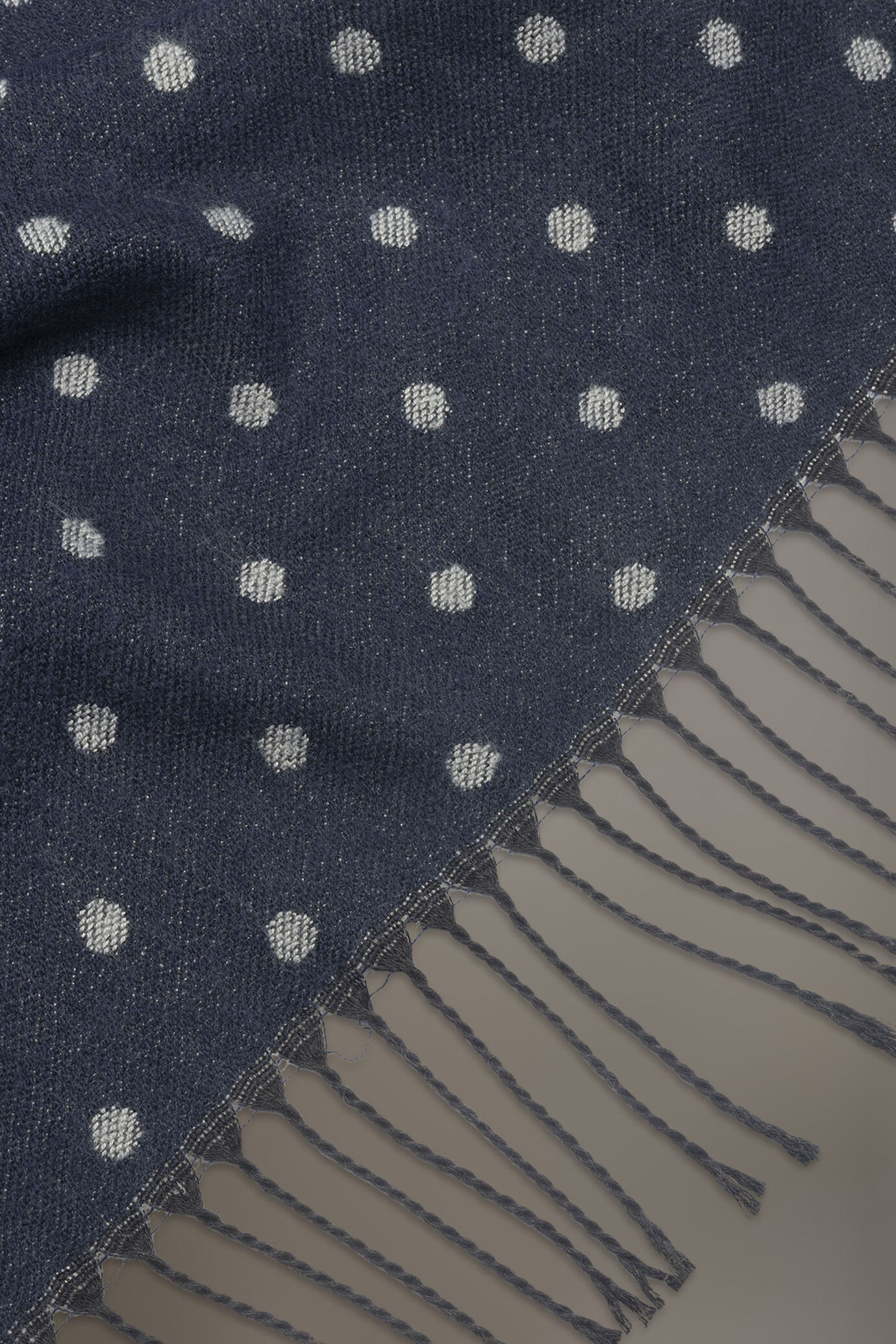 Pois design shawl image number 1