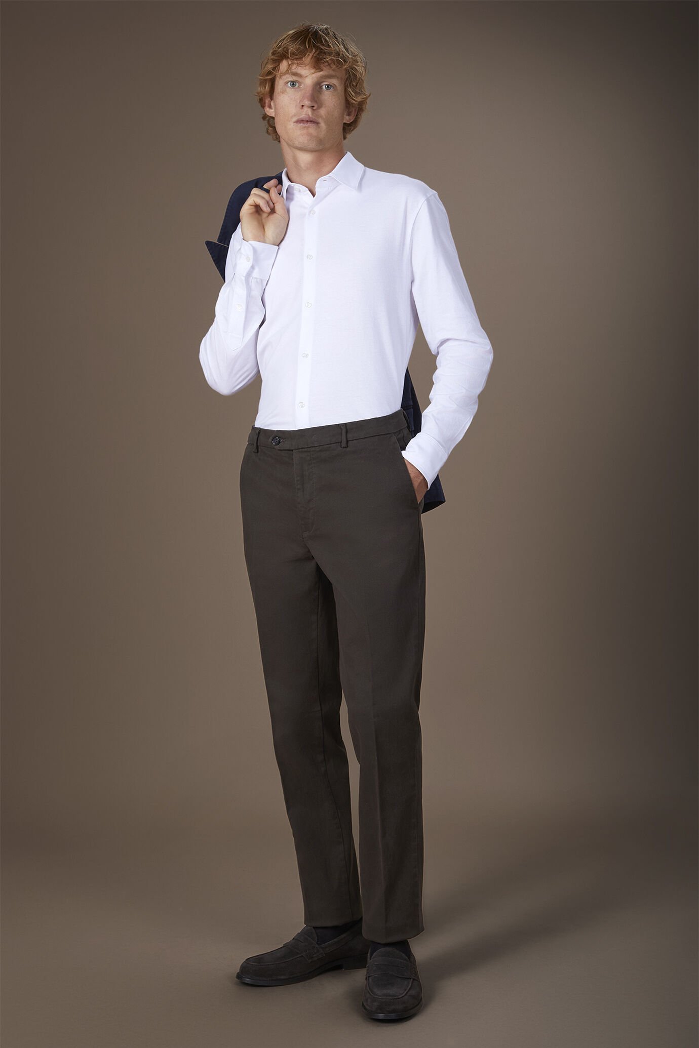 Classic men's chinos in regular fit with stretch twill construction image number 0