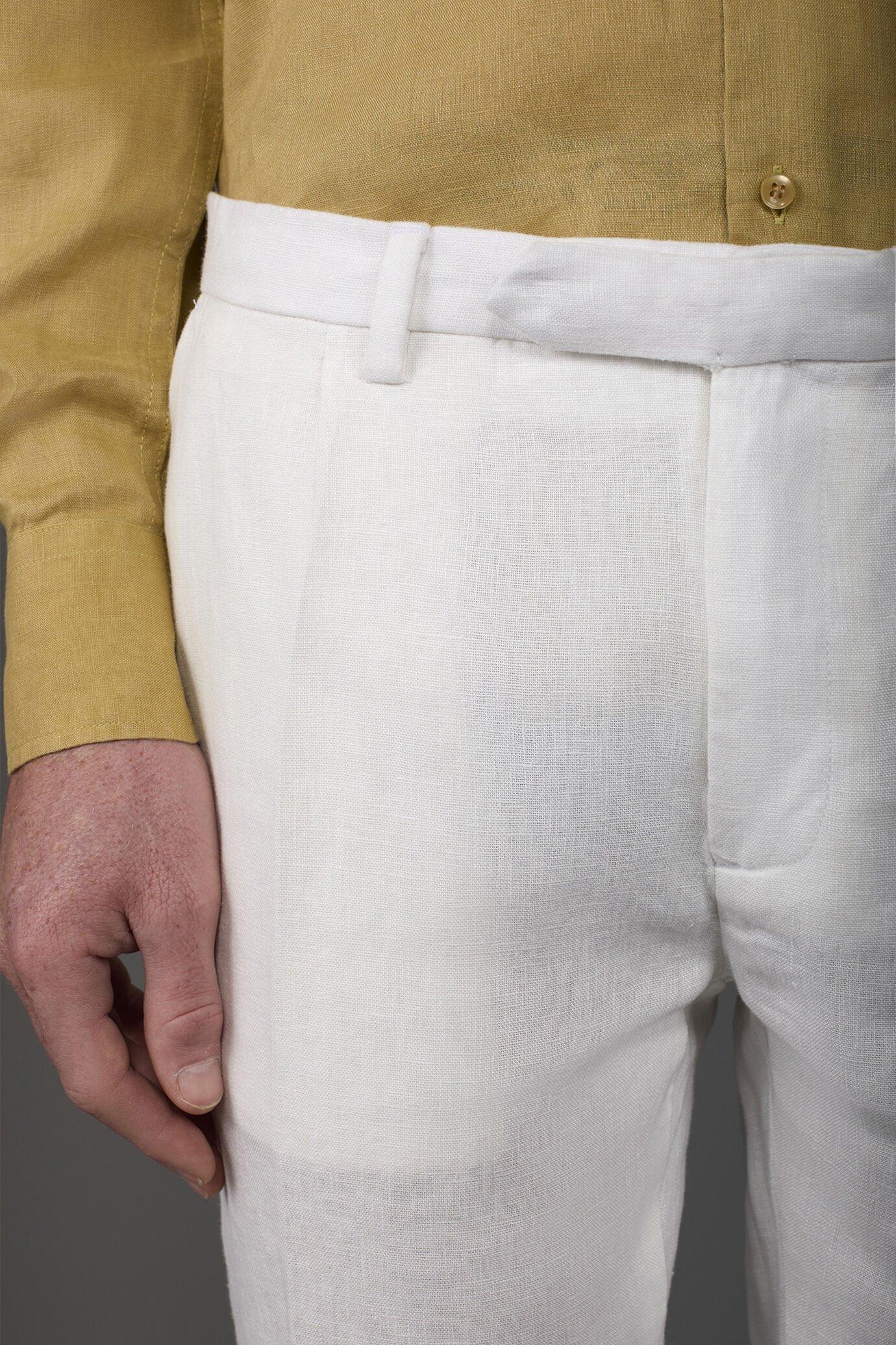 Herrenhose mit 100% Leinen zwei kleinen Bügelfalten und verdeckter Knopfleiste image number 2