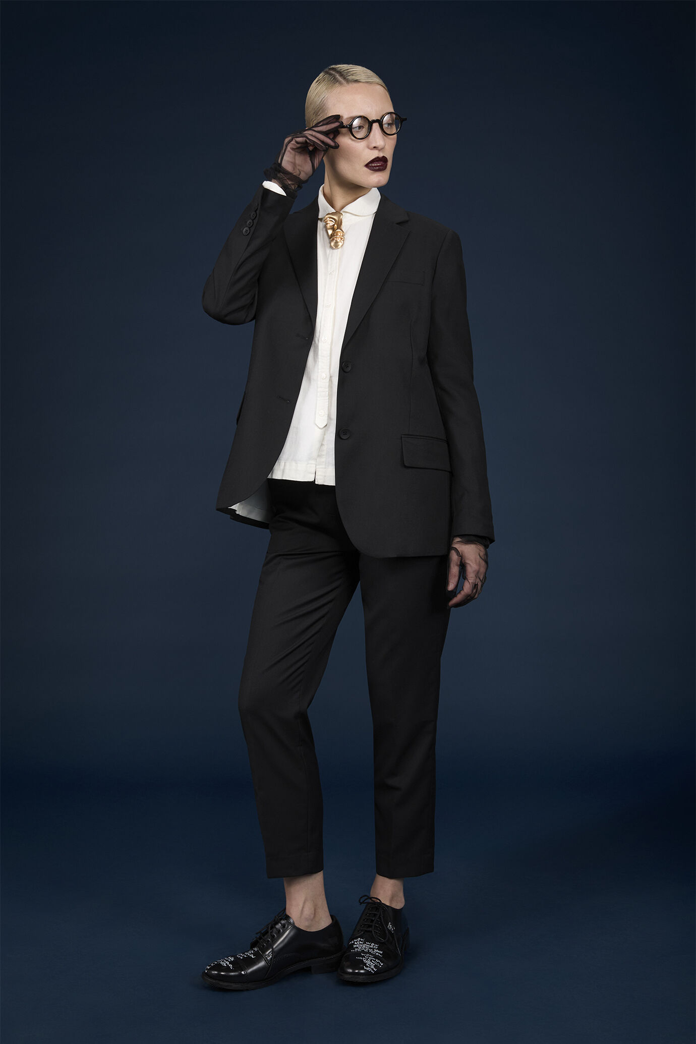 Women's regular fit plain single-breasted jacket with two buttons image number 0