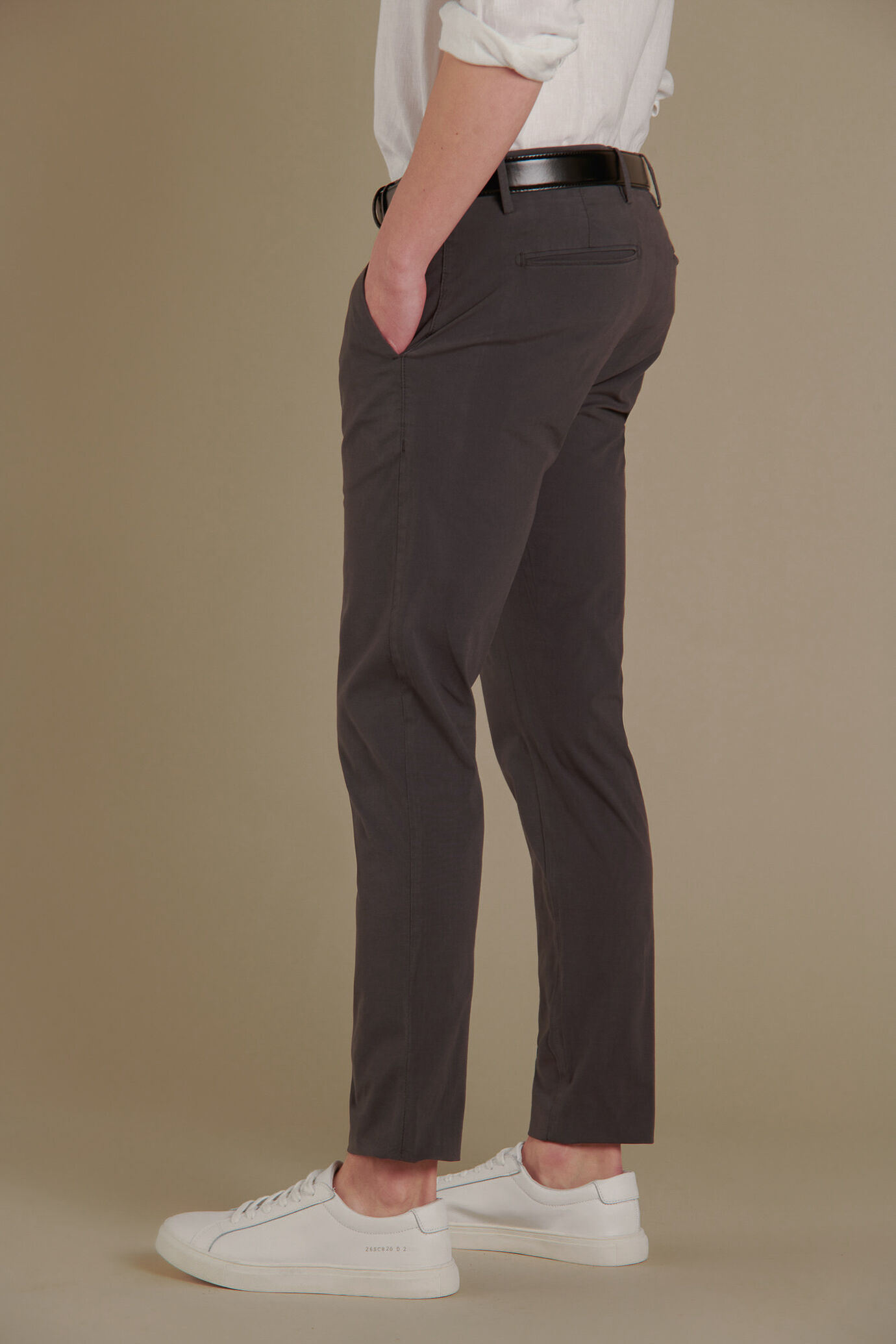Pantalone chino in puro cotone image number 2