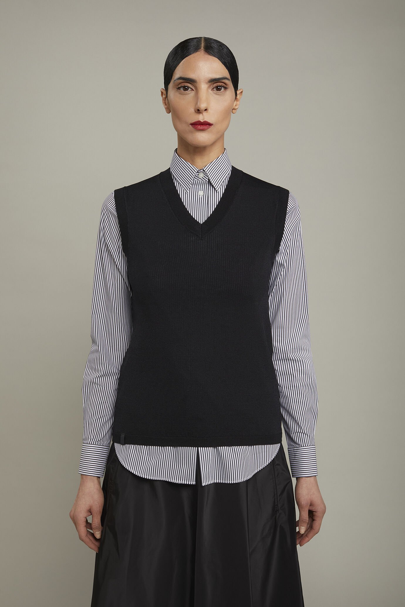 Gilet femme à col V de couleur unie coupe régulière