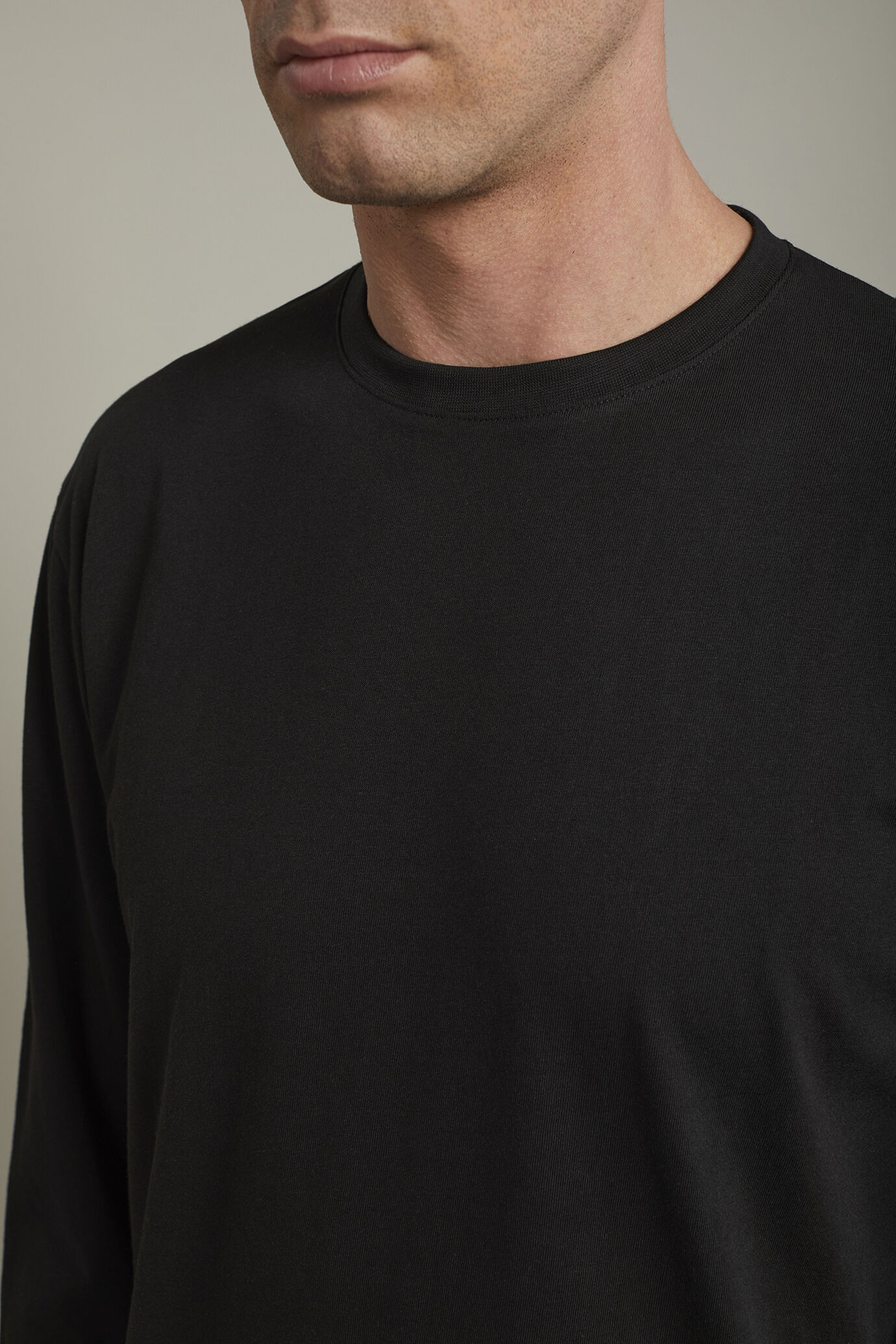 T-shirt homme à col rond et manches longues en 100 % coton coupe régulière image number 3