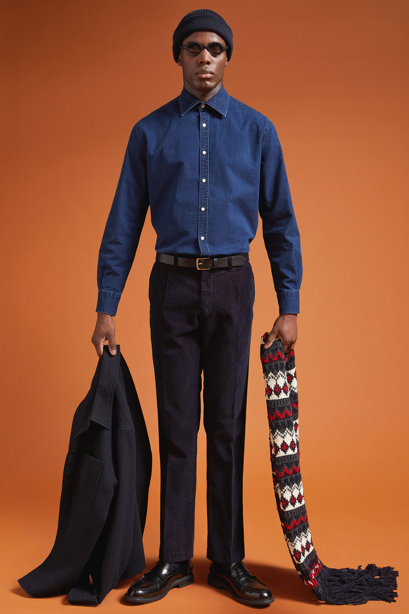 Men's regular fit classic pleated trousers in garment-dyed twotone 21-wale corduroy