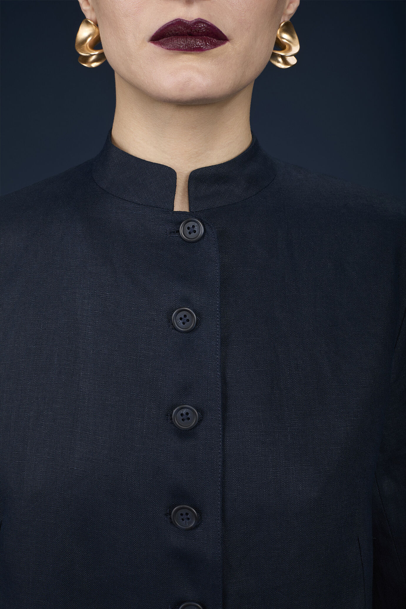 Veste pour femme à simple boutonnage et col mandarin en 100 % lin image number 2