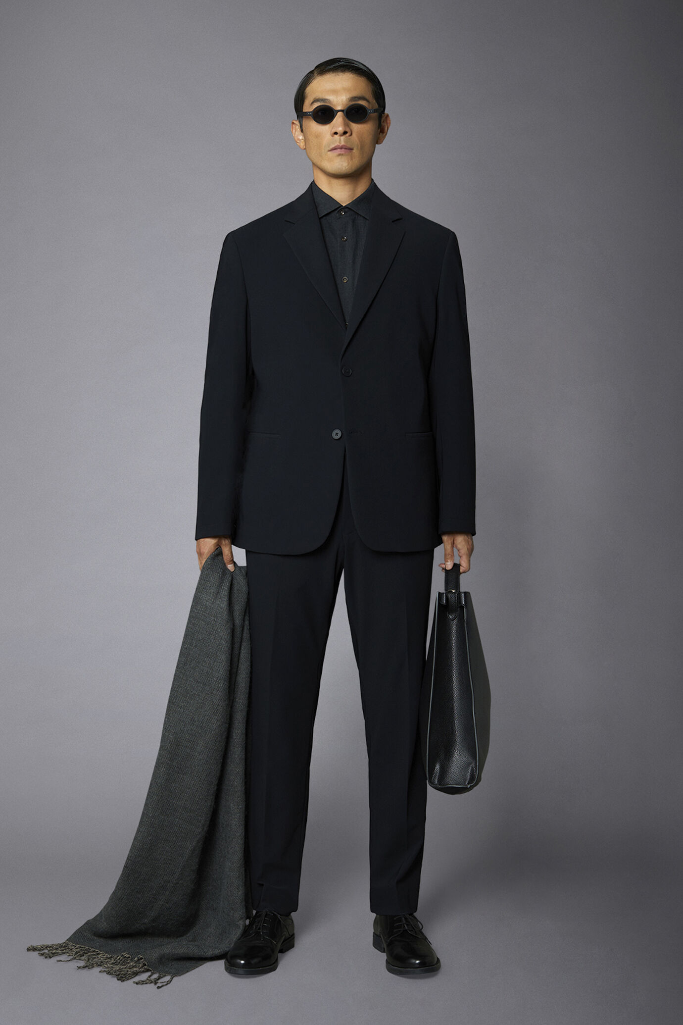 Men's single-breasted suit regular fit technical fabric image number 0