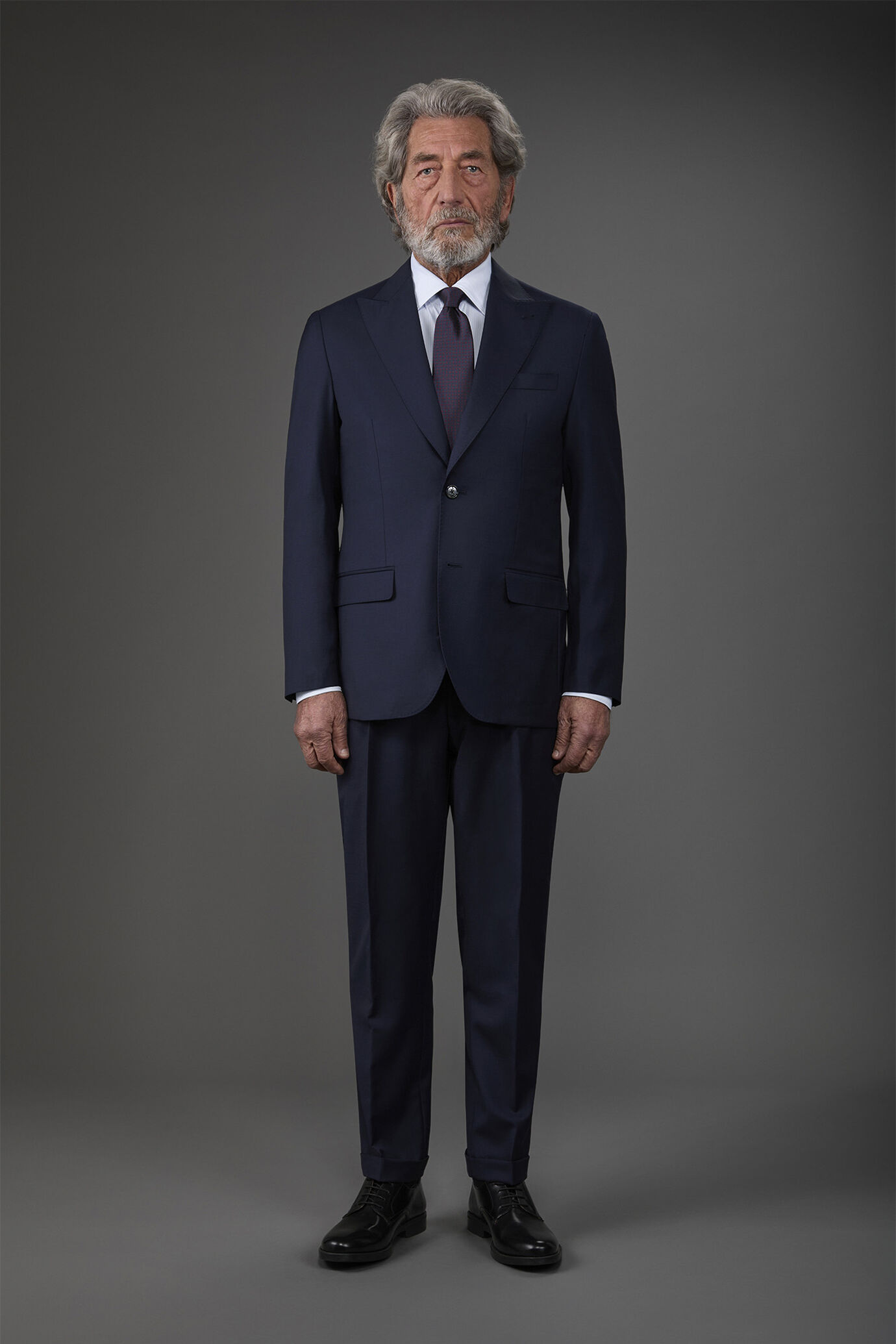Single-breasted men's suit with classic single-pleat trousers, in 100% wool with dobby texture image number 1