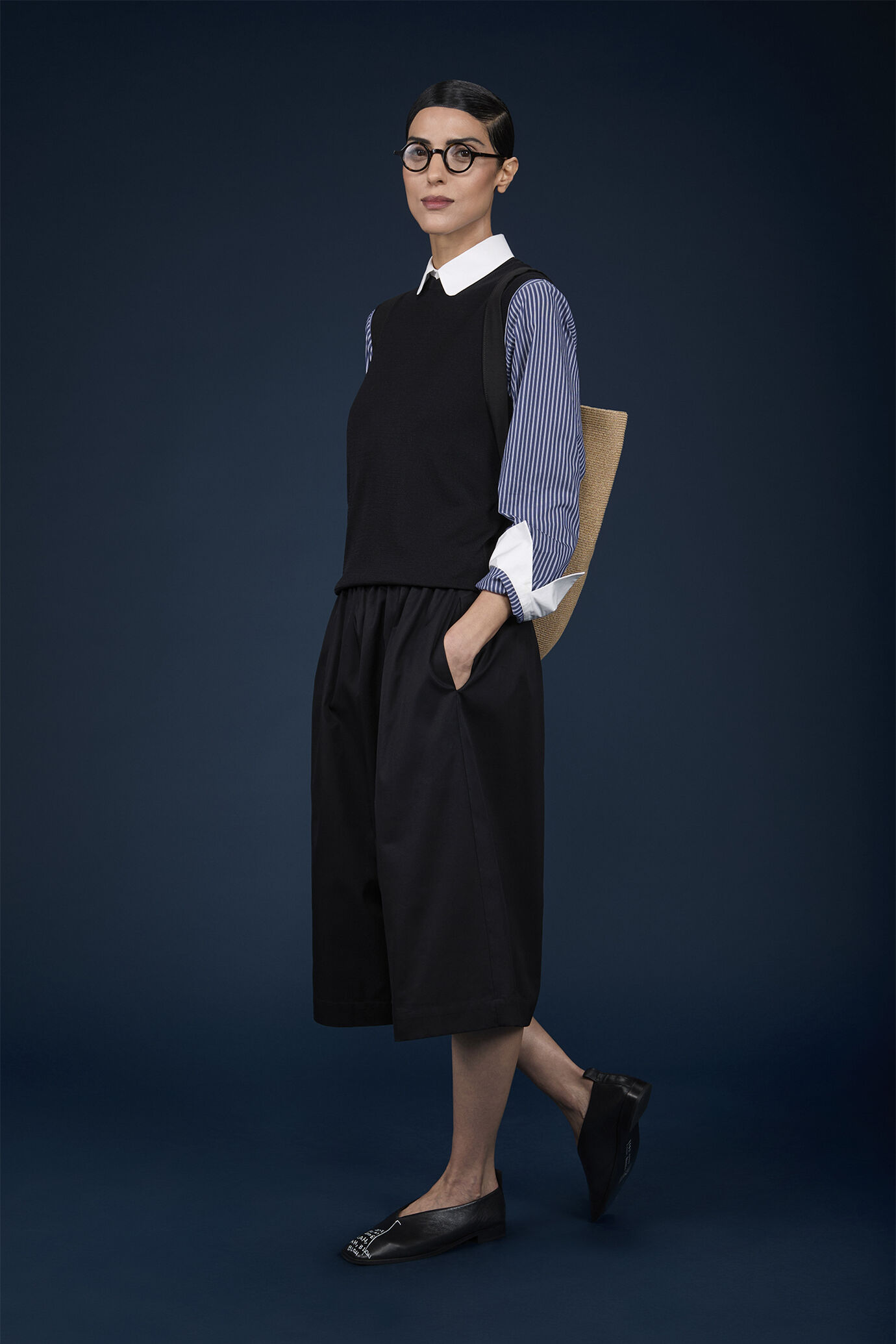 Women's knitted crew-neck waistcoat image number 0