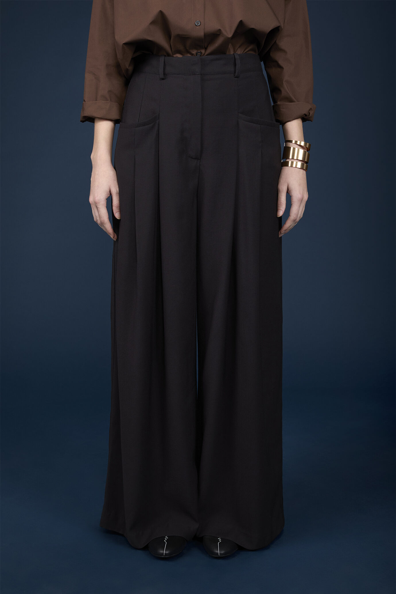 Pantalone donna ampio con tasche a filetto frontali image number 2