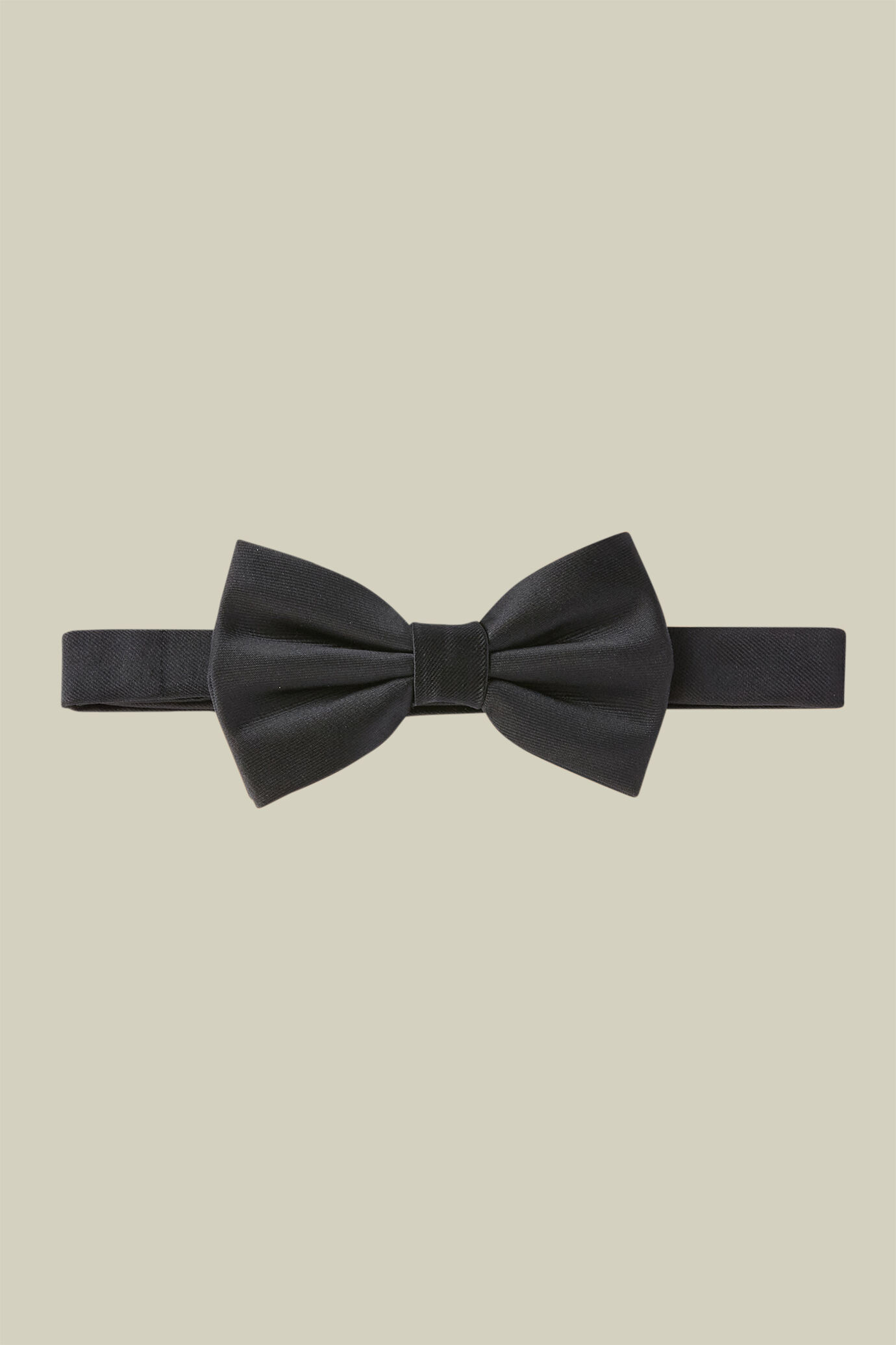 Men's plain bow tie image number 1