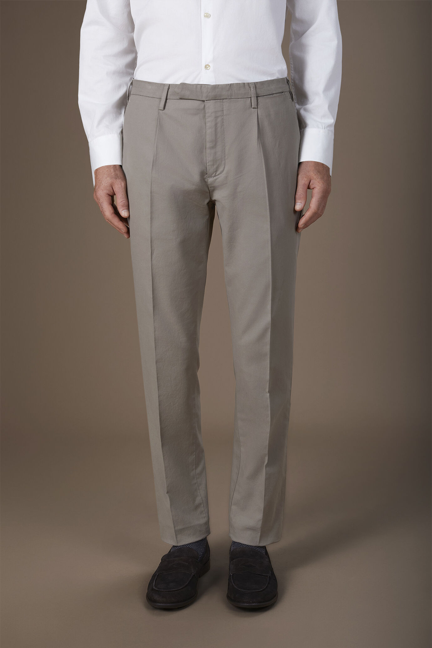 Pantalone uomo classico in twill regular fit image number 1