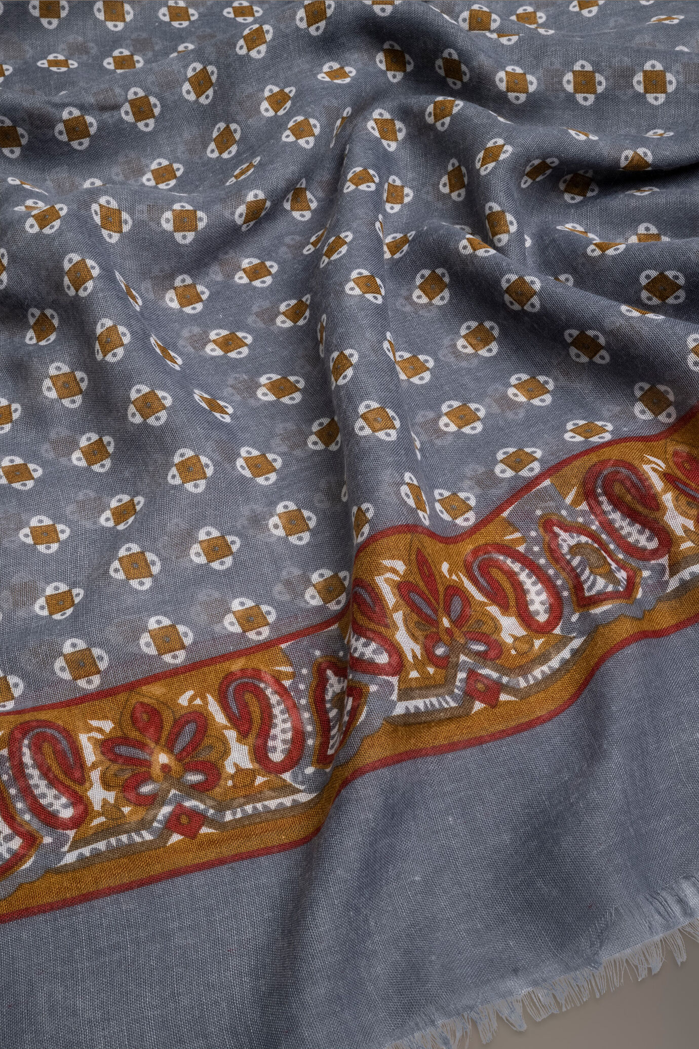 Herrenschal aus Baumwollmischung mit geometrischem Muster image number 1