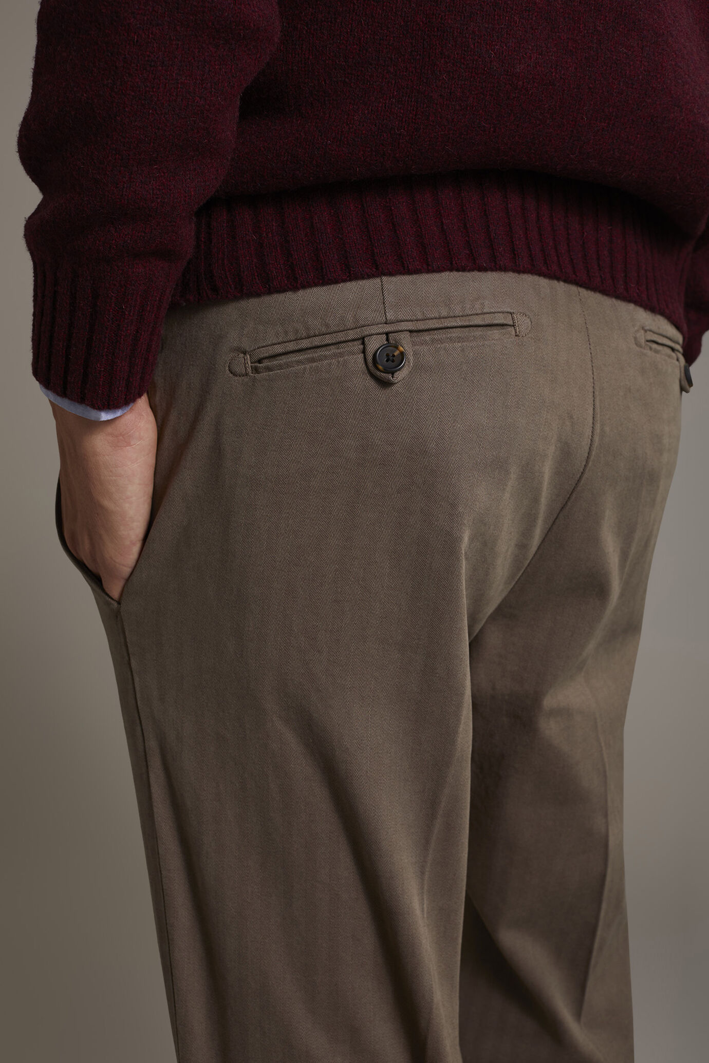 Pantalone classico regular fit tessuto spigato image number 4