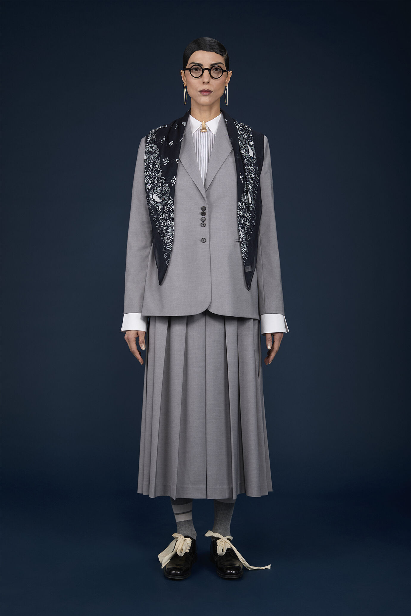 Women's formal single-breasted jacket with peak lapel