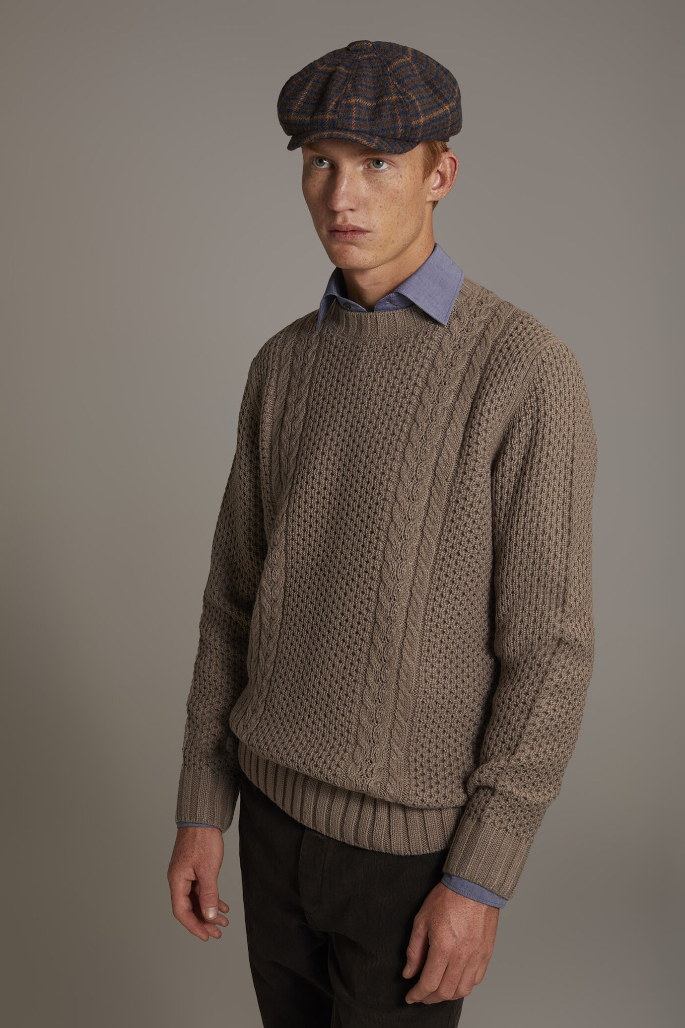 Wool blend round neck sweater with honeycomb heavy knitting image number 0