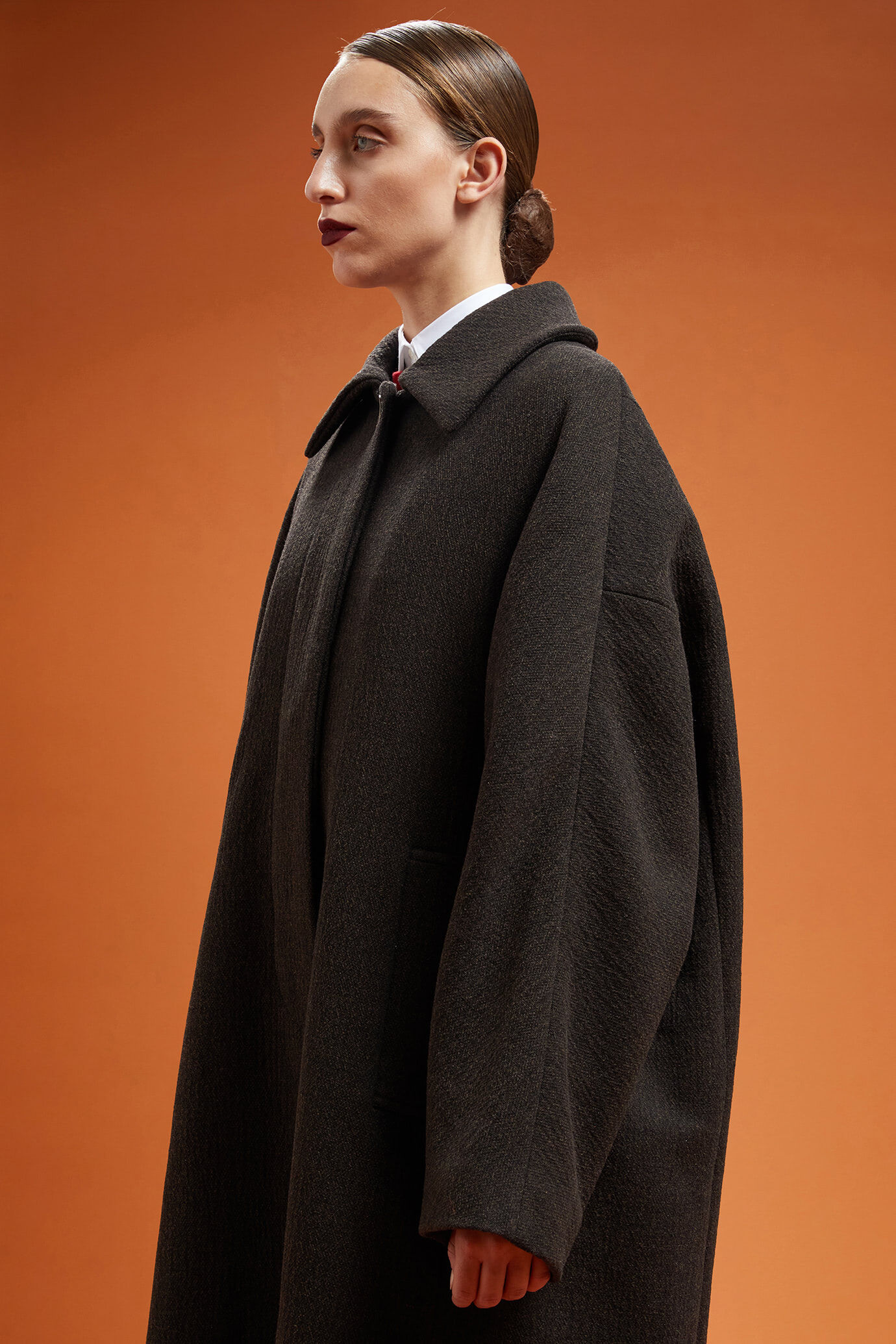 Langer Damenmantel aus Wollgemisch in Übergröße image number 2