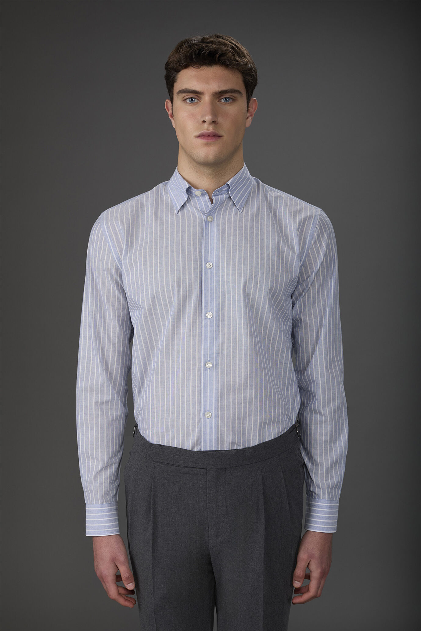 Men's concealed button down casual shirt in yarn-dyed striped washed muslin fabric