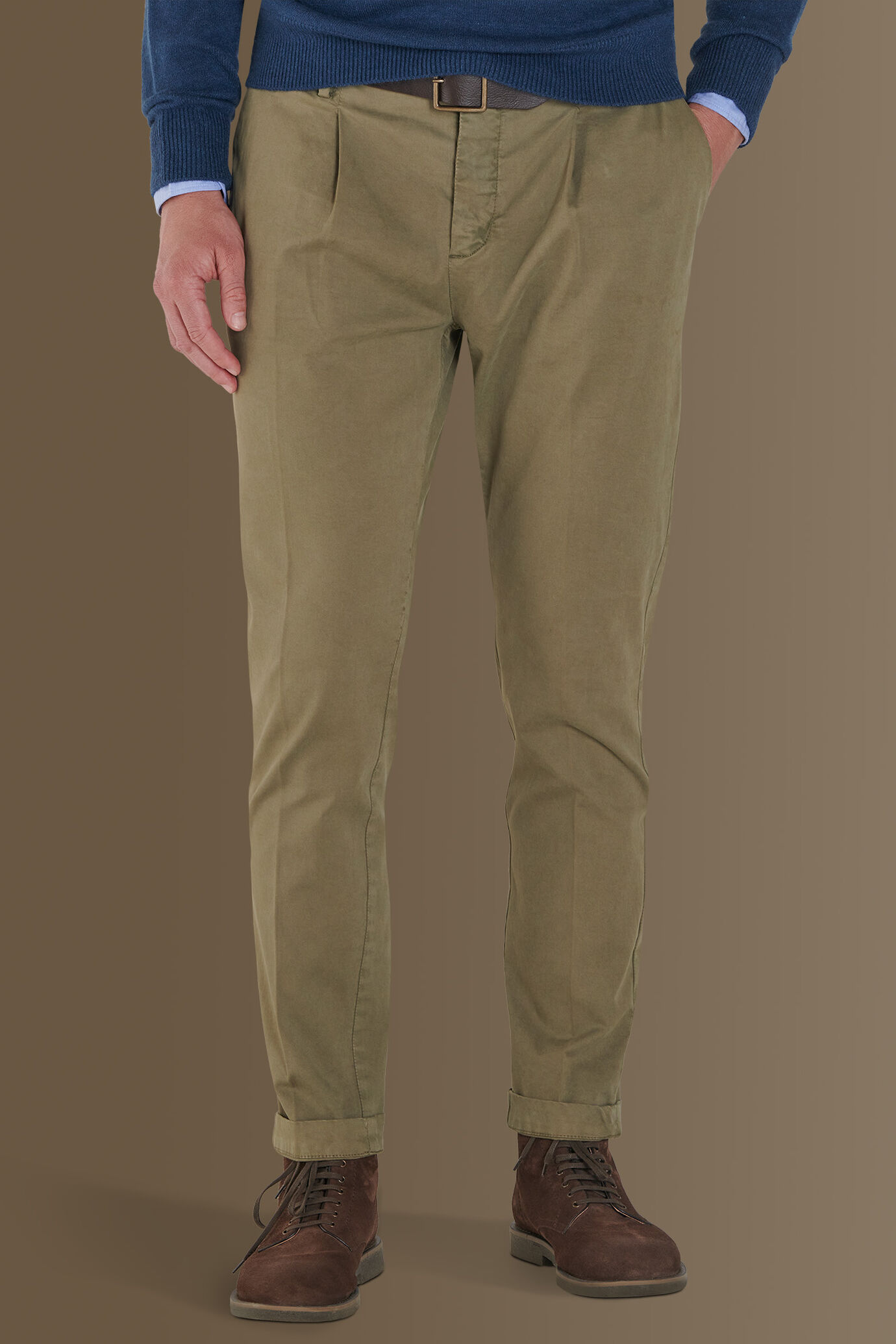 Pantalone chino con pinces singola tessuto in raso elasticizzato image number 1