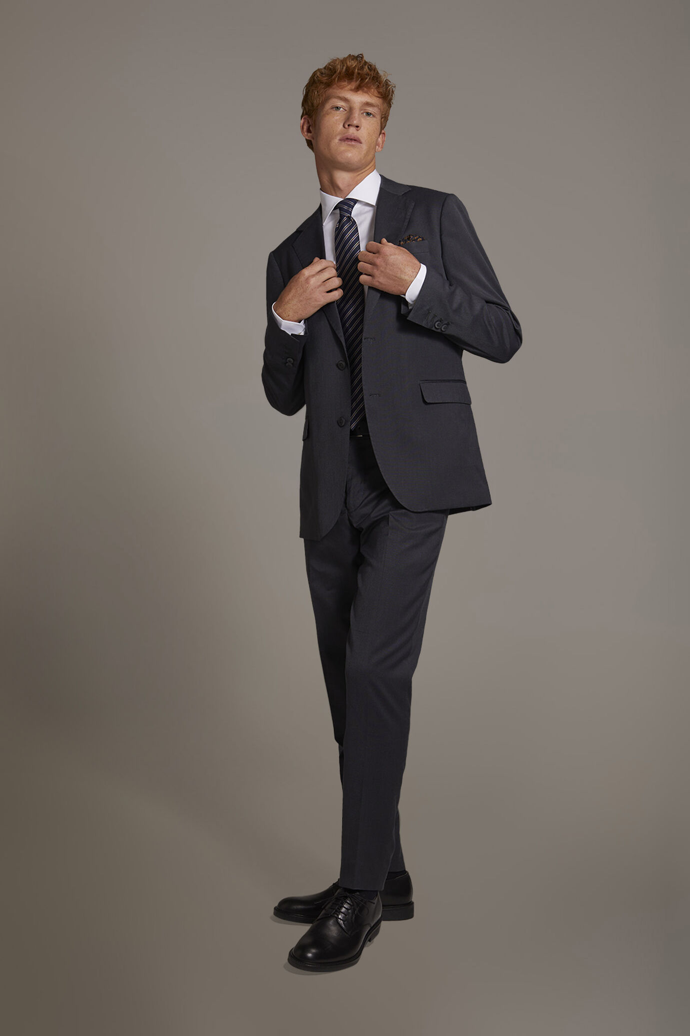 Regular fit single-breasted suit in microcheck fabric image number 1