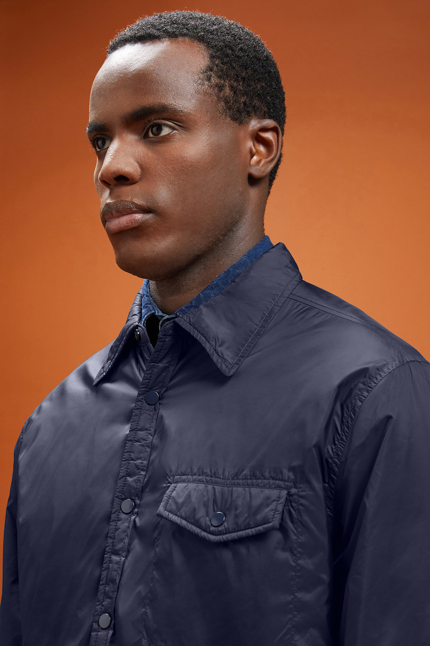 Leicht gefütterte technische Herrenjacke aus Nylon in bequemer Passform image number 3