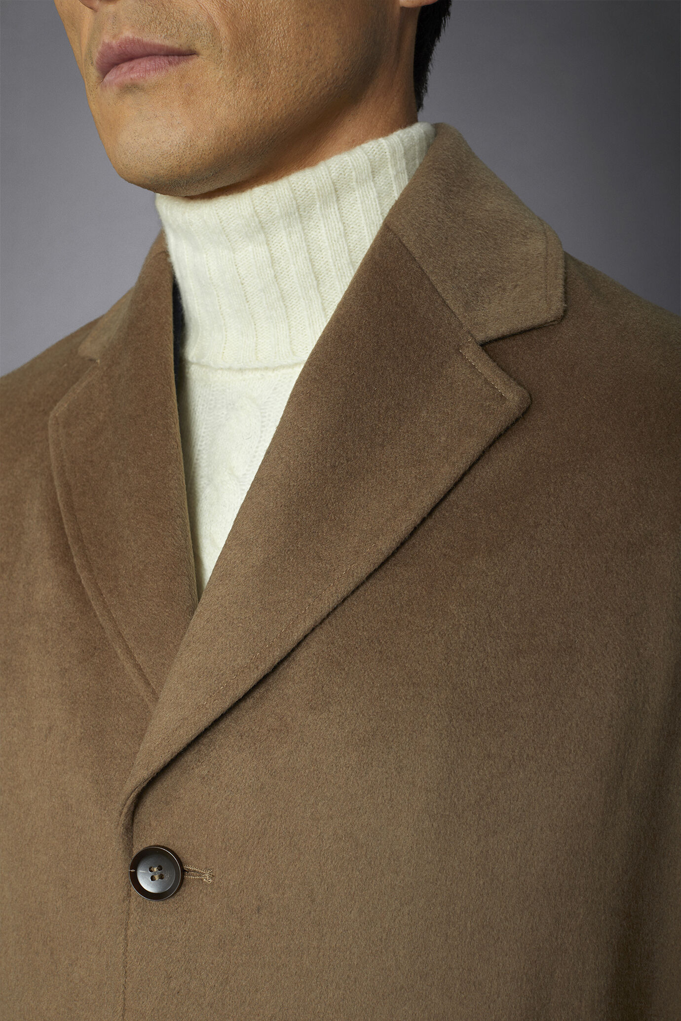 Men's classic single-breasted wool blend coat image number 3