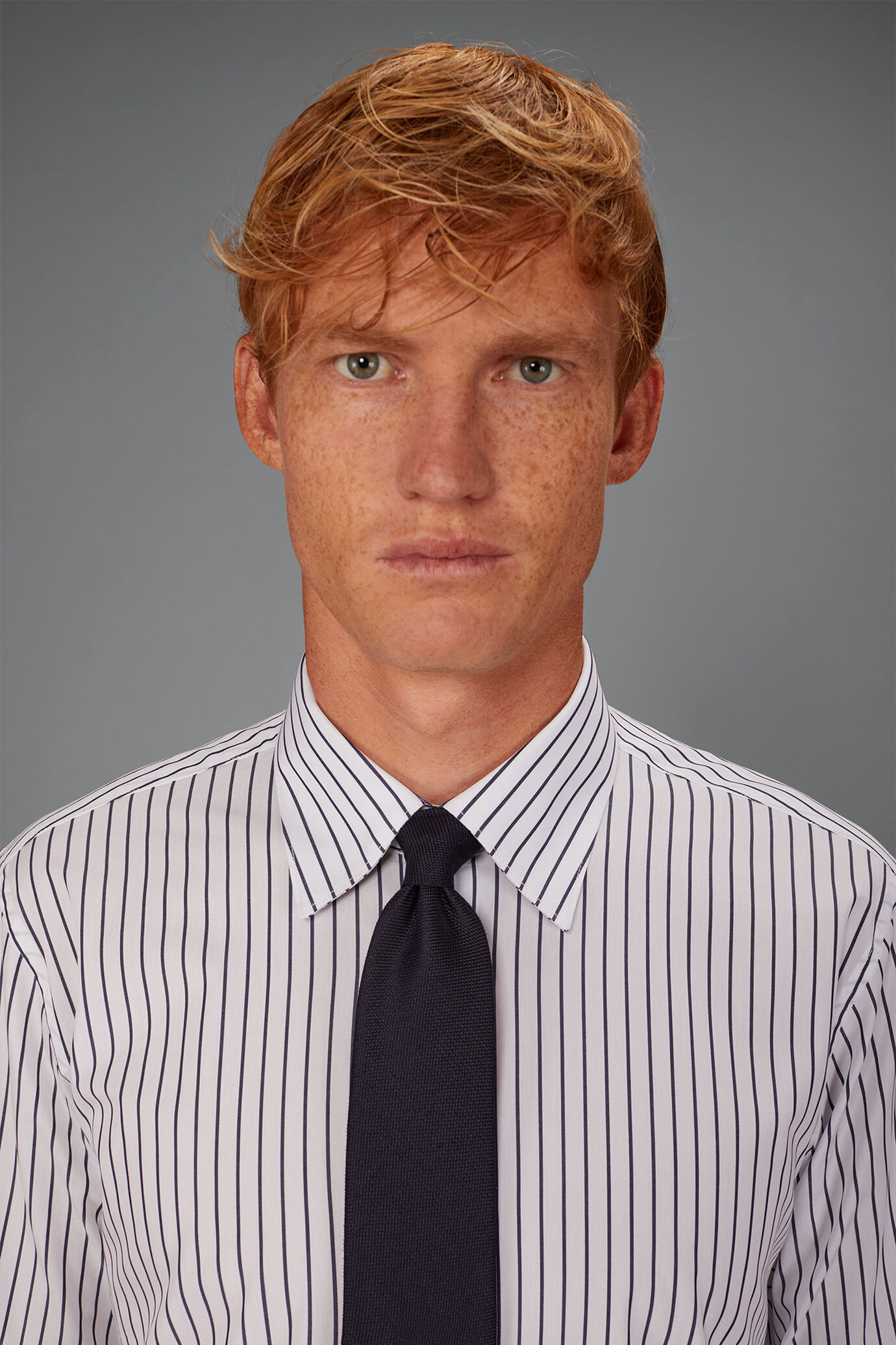 Men&rsquo;s regular-fit shirt in 100% yarn-dyed cotton with wide stripes image number 2