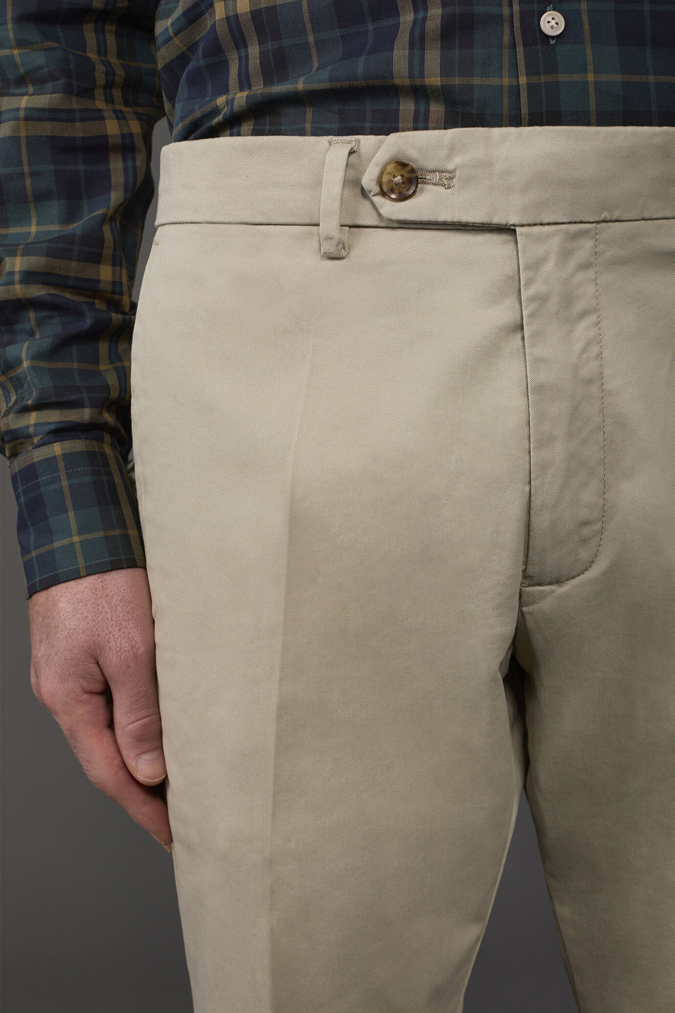 Pantalone uomo chino classico regular fit image number 2