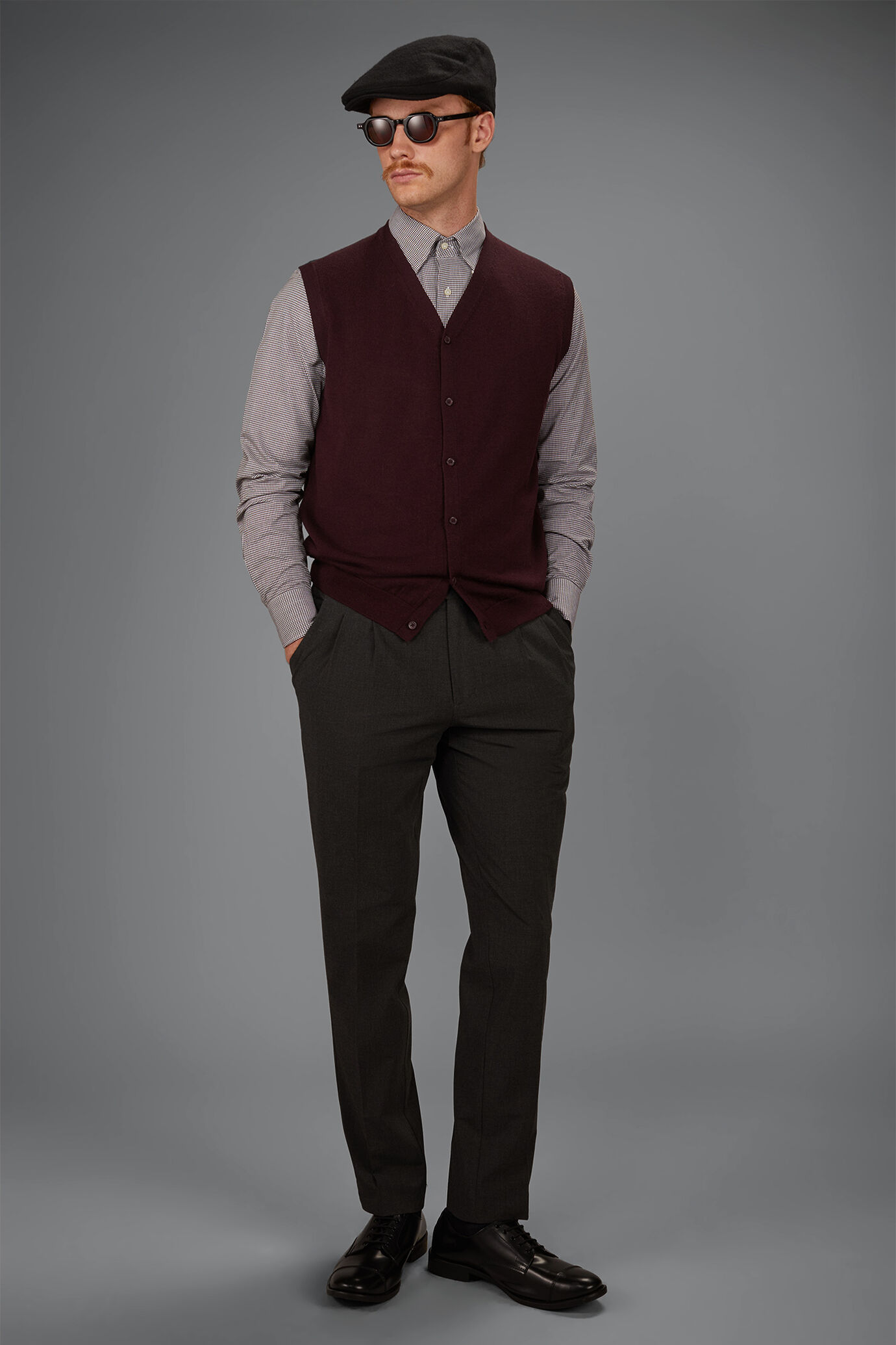 Men&rsquo;s button-up waistcoat in 100% Merino wool regular fit image number 0