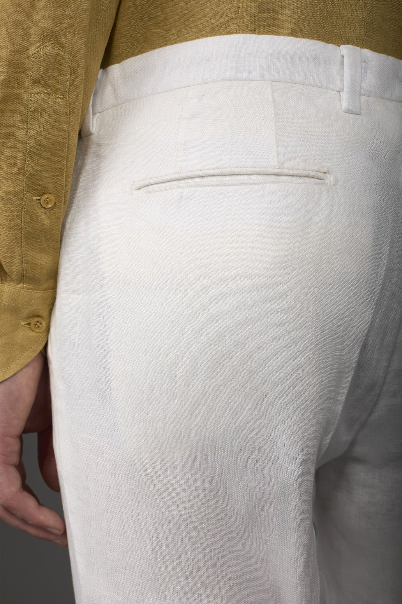 Herrenhose mit 100% Leinen zwei kleinen Bügelfalten und verdeckter Knopfleiste image number 3