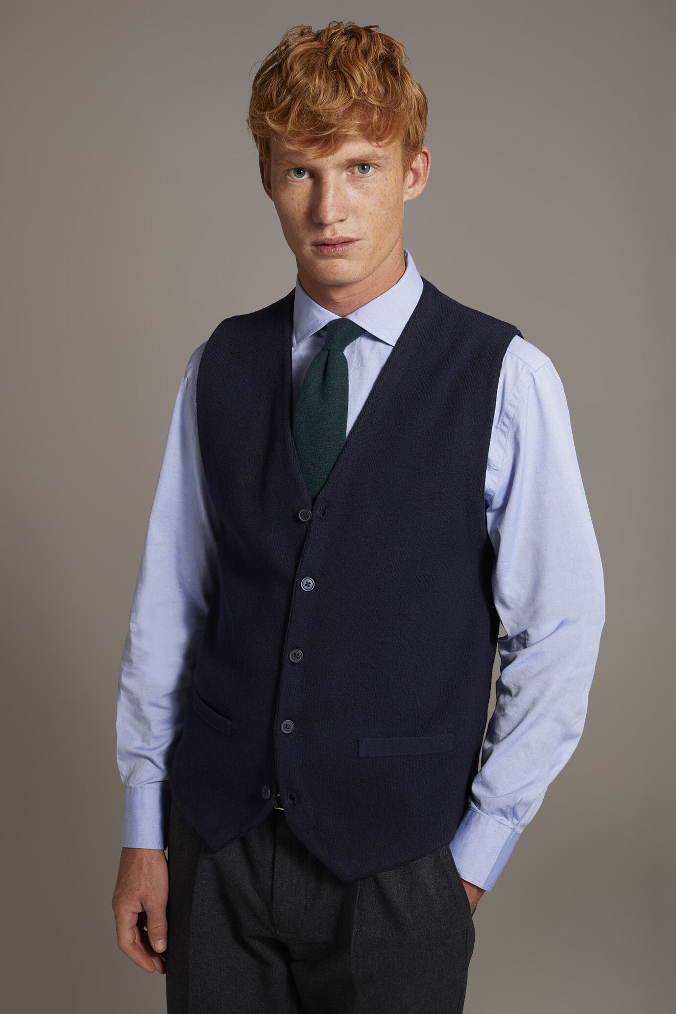 Gilet classico a maglia scollo a V misto lana image number 1